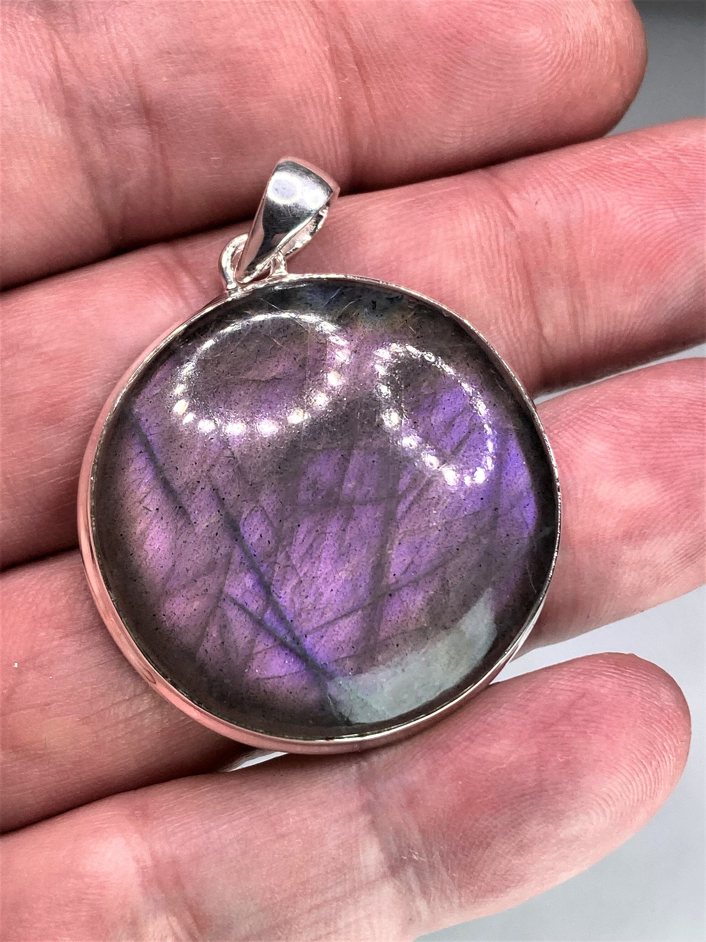 A Superb Quality and Very Rare Purple Fire Labradorite 925 Silver Pendant (UV6666)