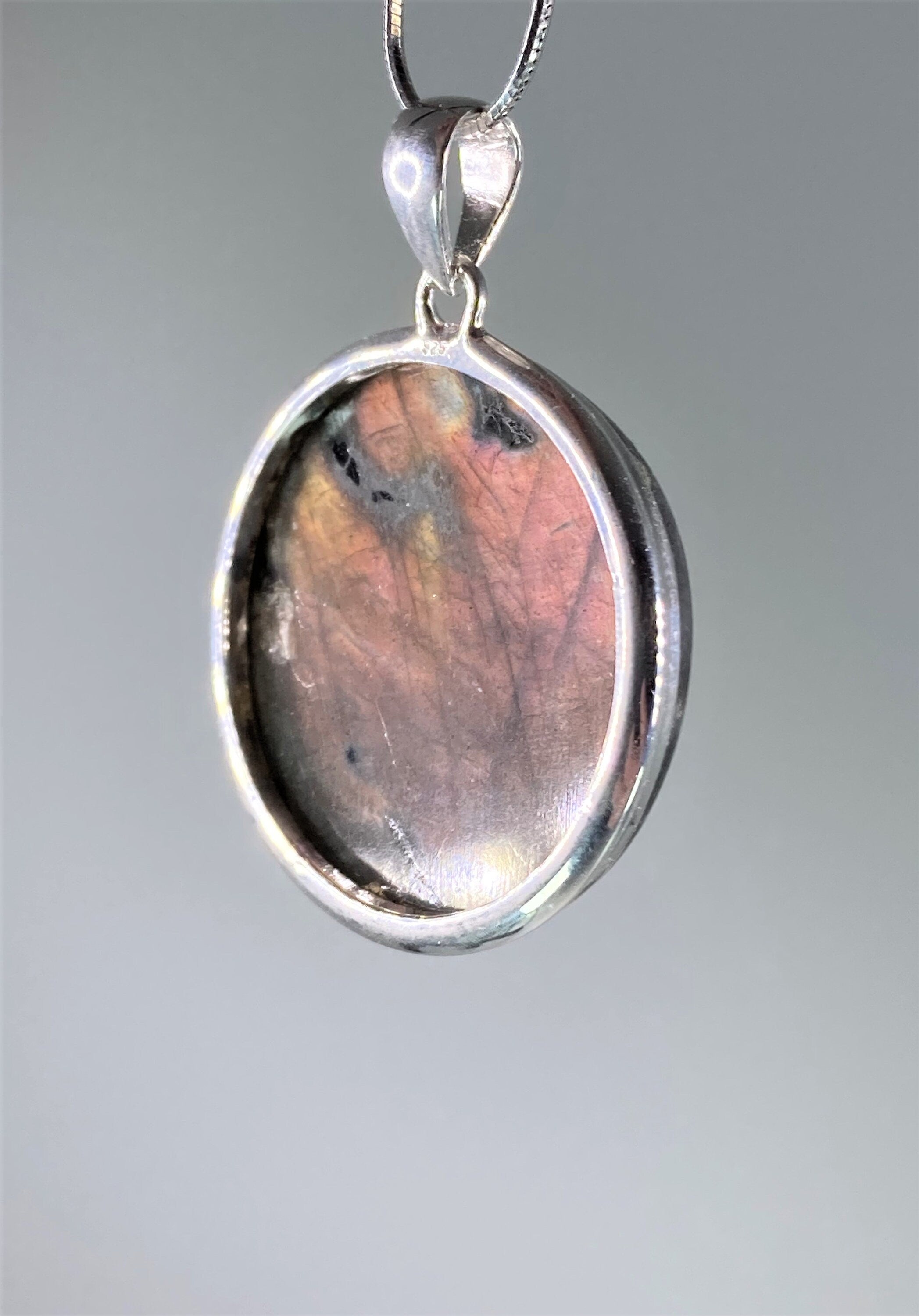 A Superb Quality and Very Rare Purple Fire Labradorite 925 Silver Pendant (UV6666)