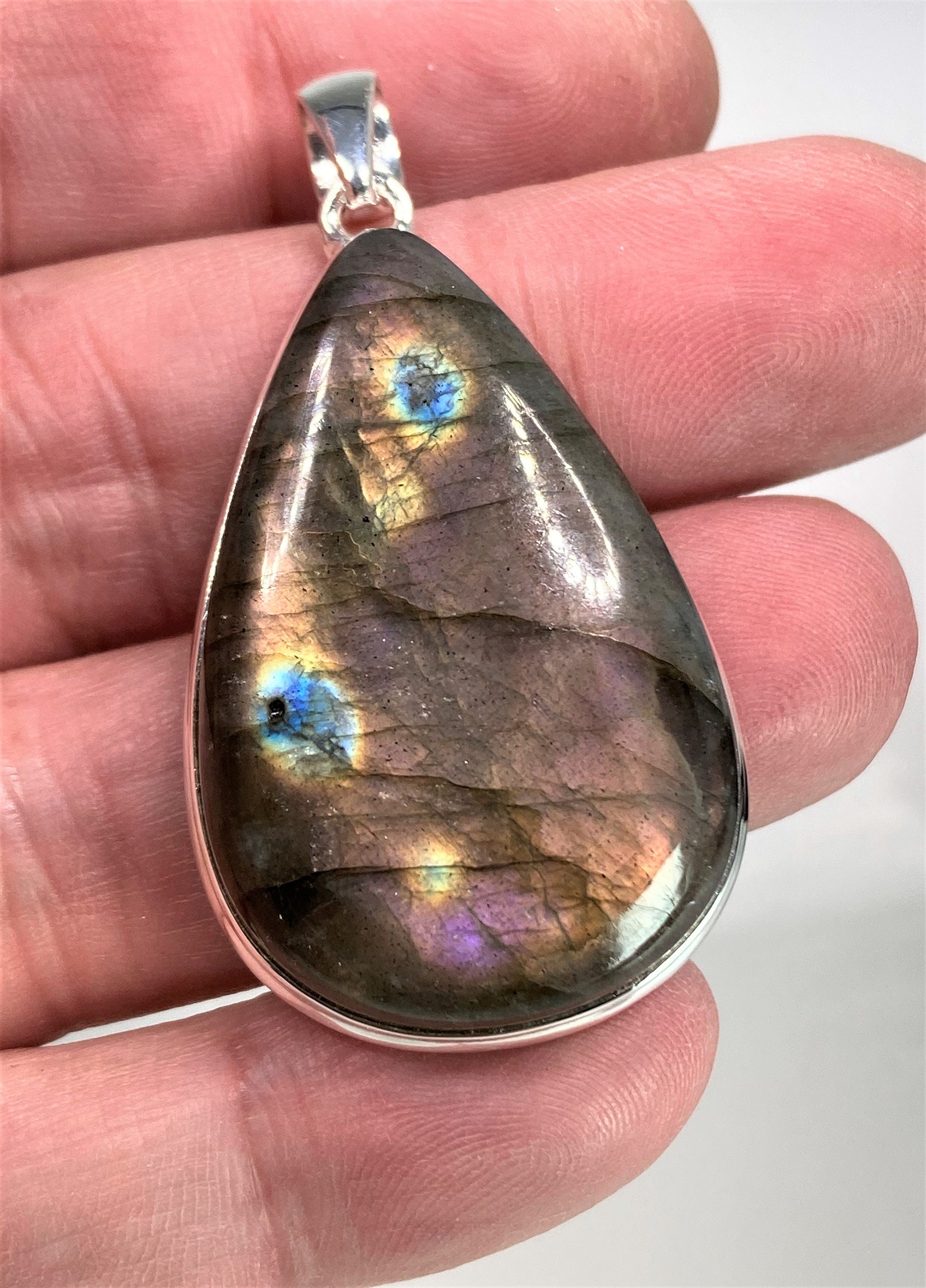 Grade A - Rare Purple Labradorite and Silver Pendant (UV7766)