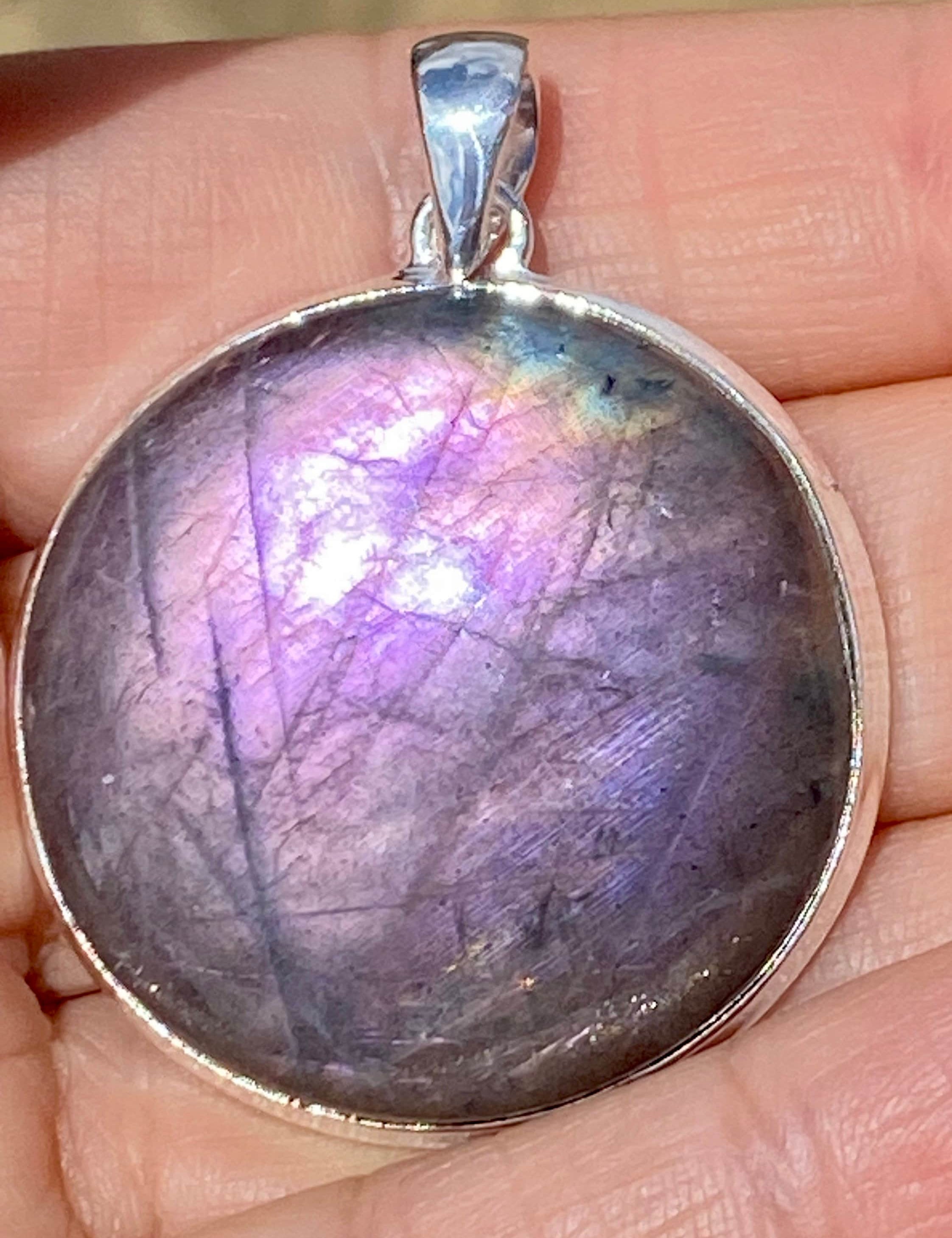 A Superb Quality and Very Rare Purple Fire Labradorite 925 Silver Pendant (UV6666)