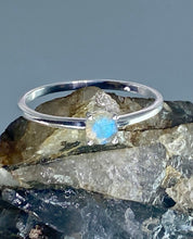 AAA Quality Labradorite and Silver Ring (UV).