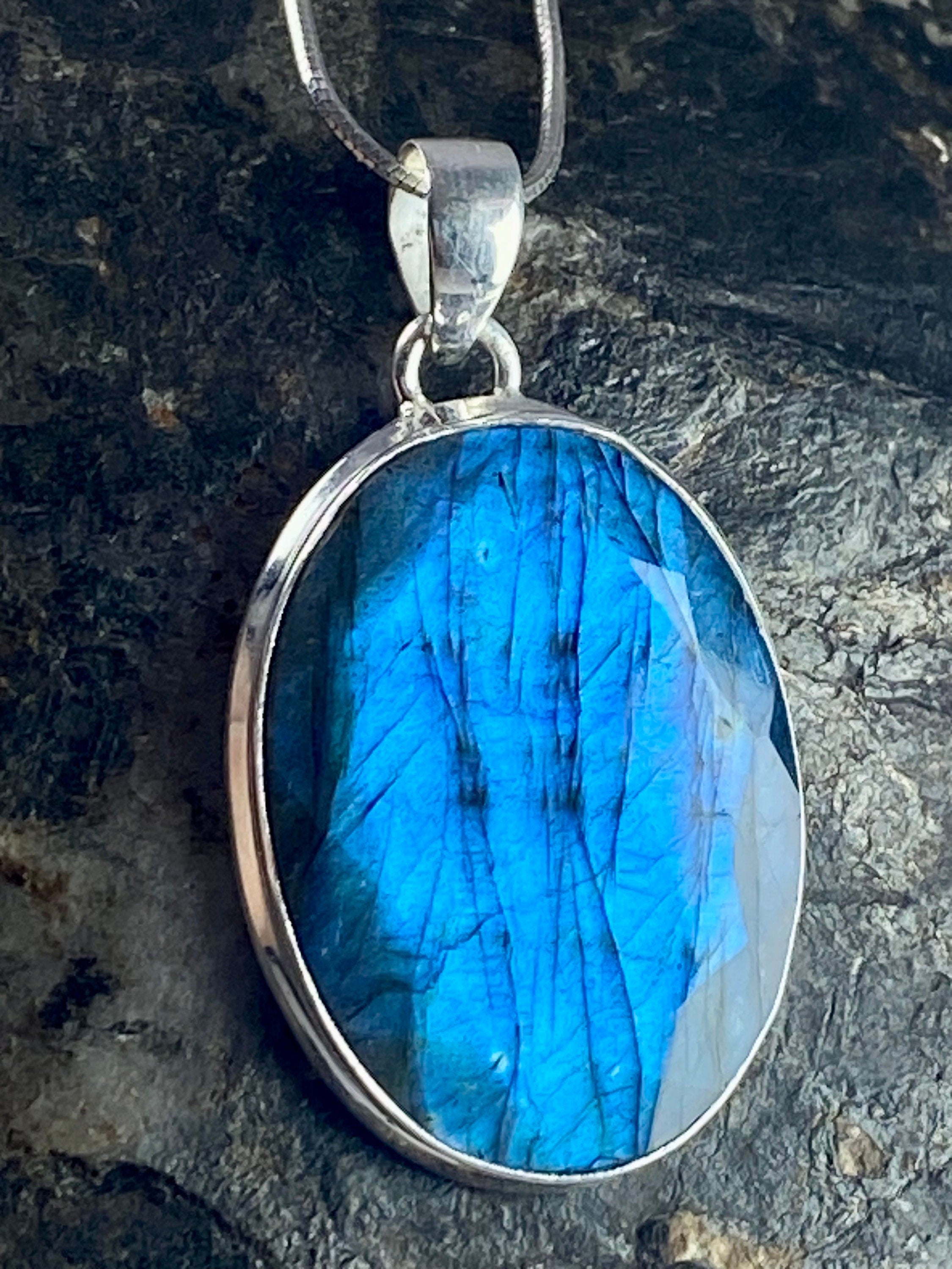 Blue Labradorite and Silver Pendant (M09)