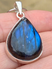 Grade A - Blue Labradorite and Silver Pendant (M03)