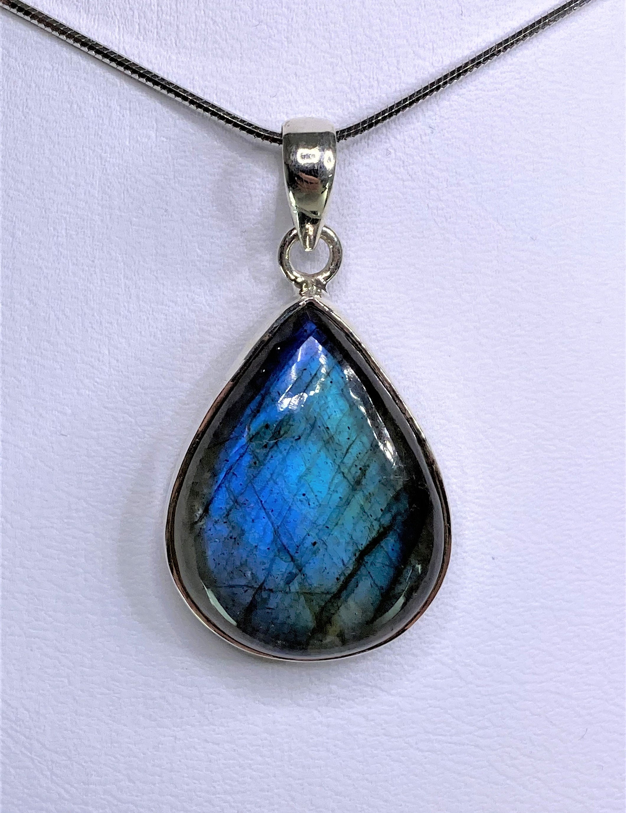 Grade A - Blue Labradorite and Silver Pendant (M03)