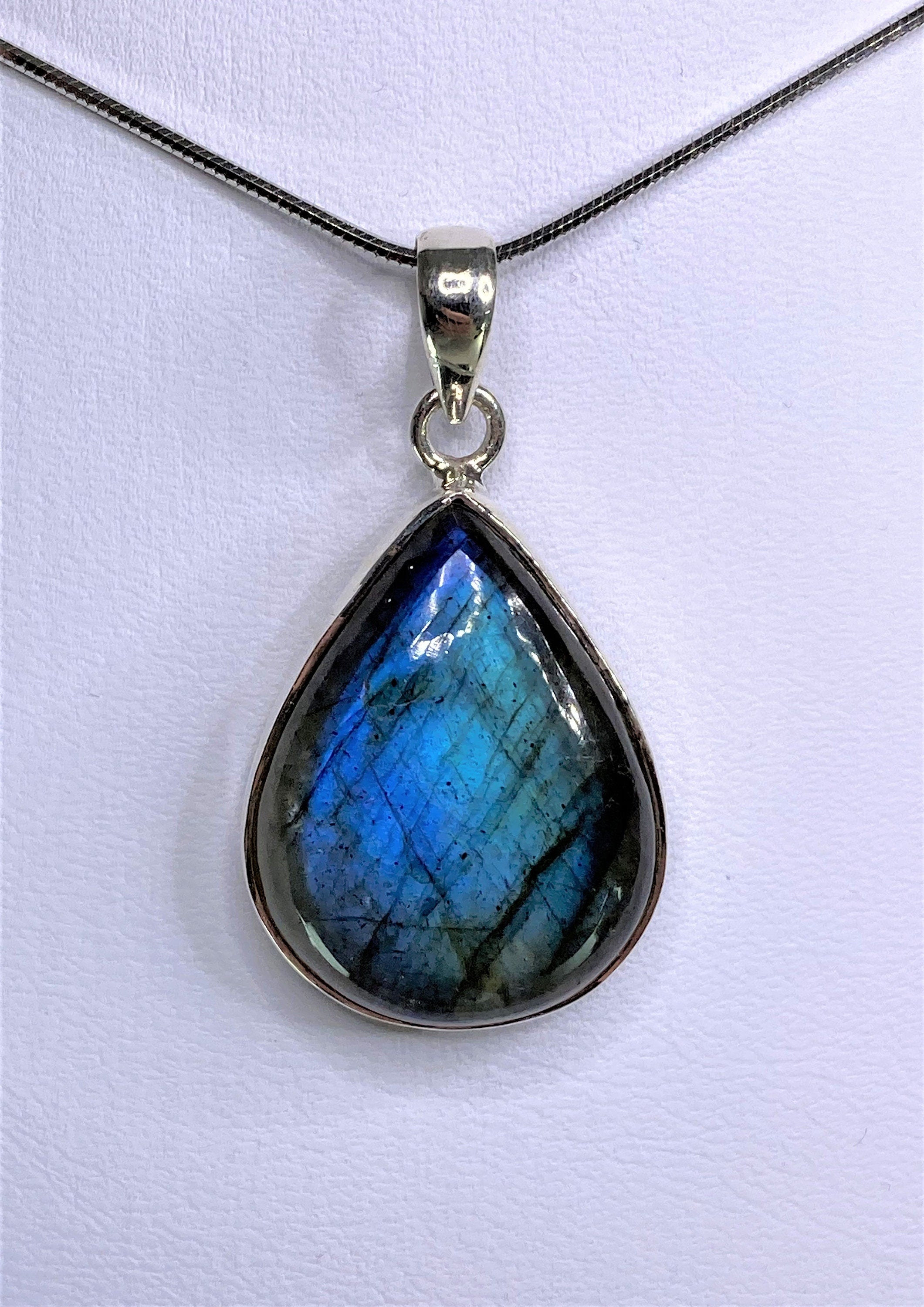 Grade A - Blue Labradorite and Silver Pendant (M03)