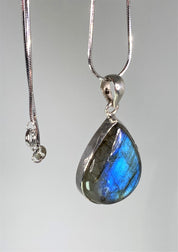 Grade A - Blue Labradorite and Silver Pendant (M03)