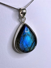 Grade A - Blue Labradorite and Silver Pendant (M03)