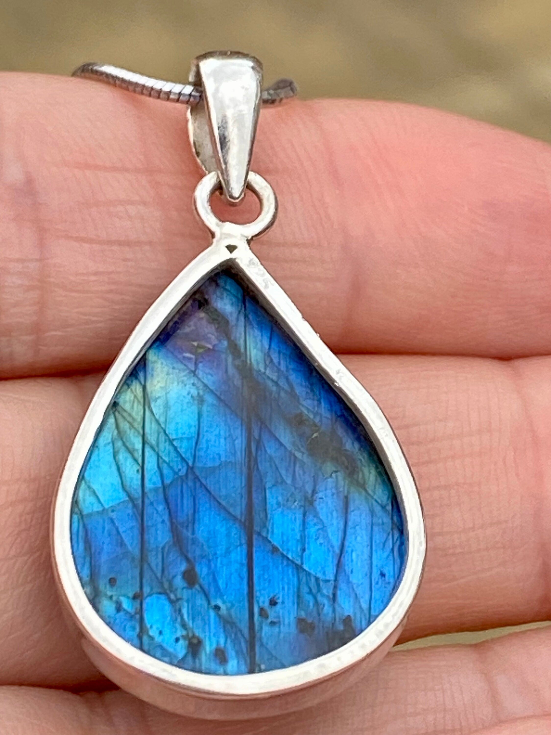 Grade A - Blue Labradorite and Silver Pendant (M03)