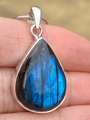 Grade A - Blue Labradorite and Silver Pendant (M03)