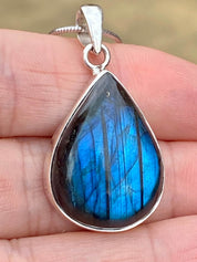 Grade A - Blue Labradorite and Silver Pendant (M03)