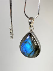 Grade A - Blue Labradorite and Silver Pendant (M03)