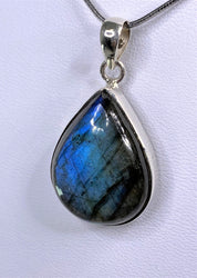 Grade A - Blue Labradorite and Silver Pendant (M03)