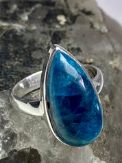 Malgache Neon Blue Apatite Ring(UV490)