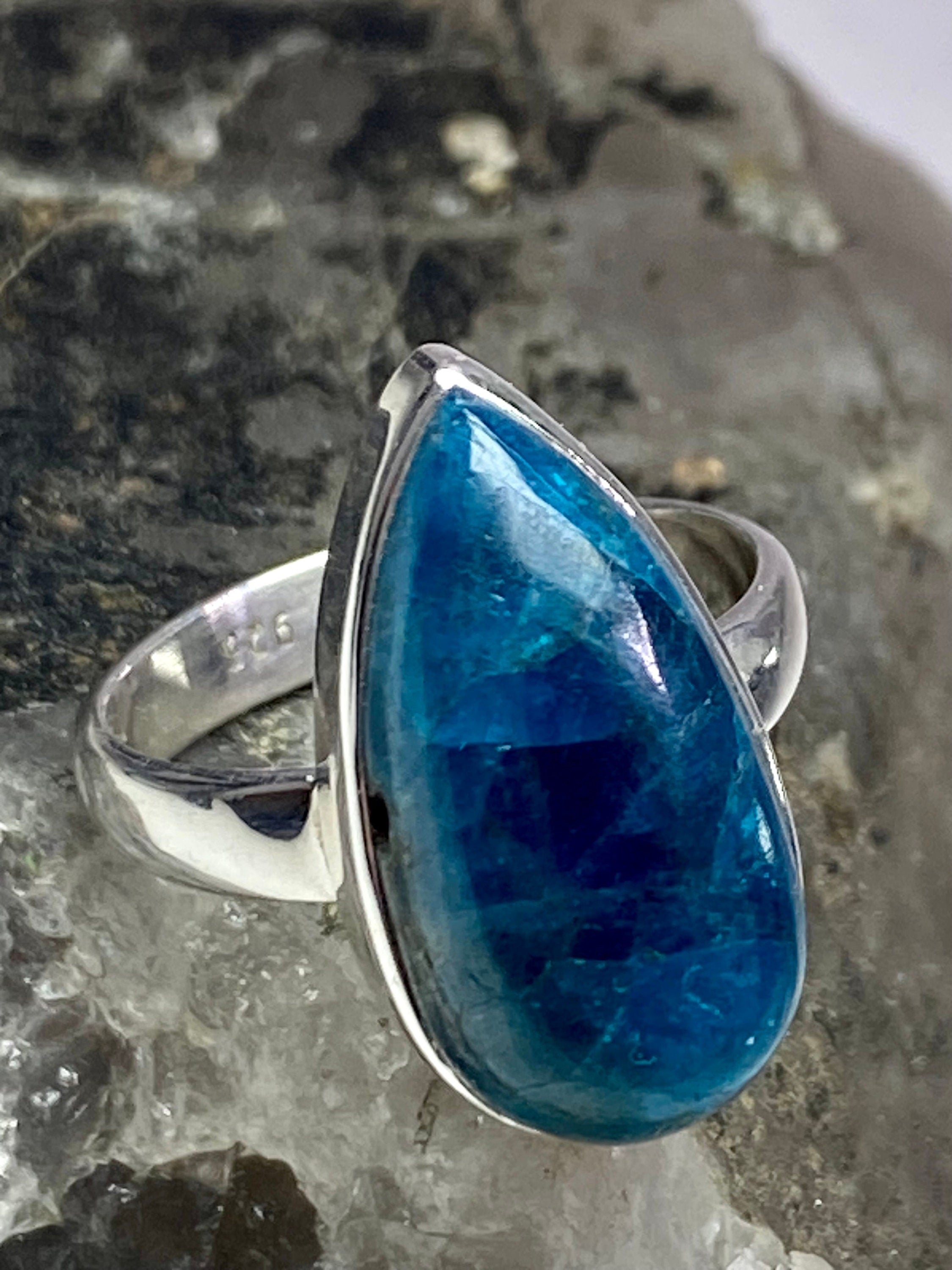 Malgache Neon Blue Apatite Ring(UV490)