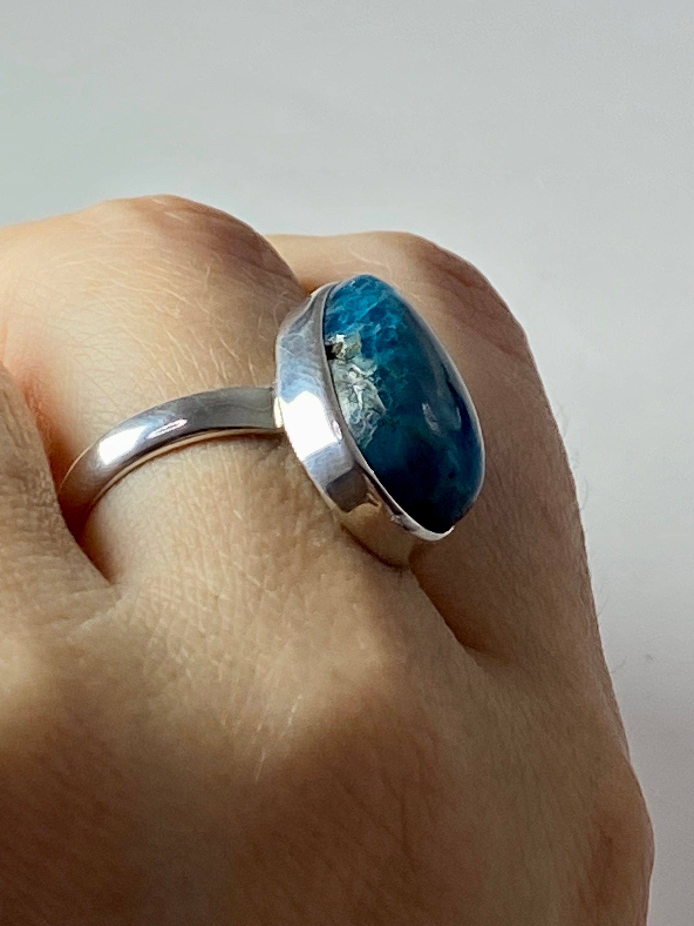 Malgache Neon Blue Apatite Ring(UV490)