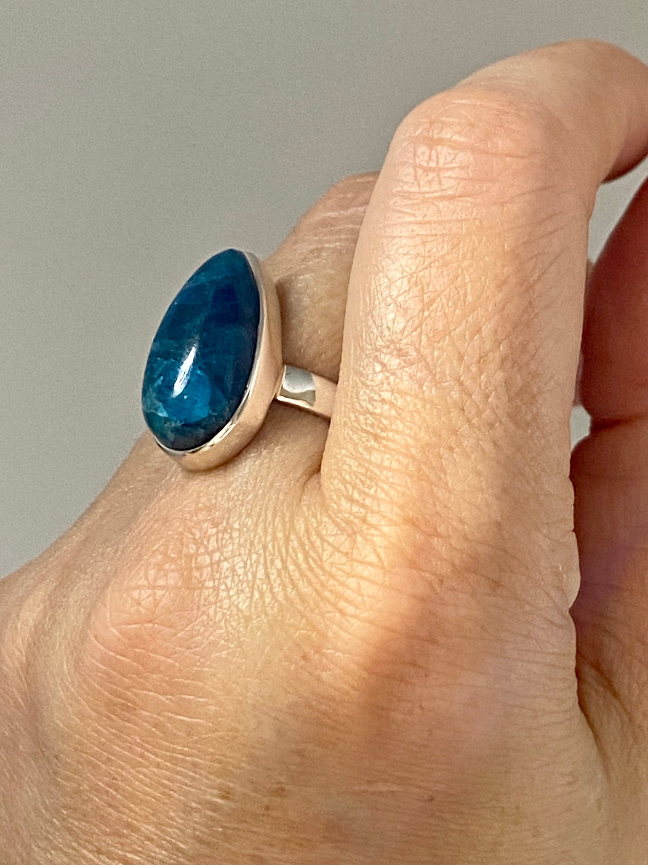 Malgache Neon Blue Apatite Ring(UV490)