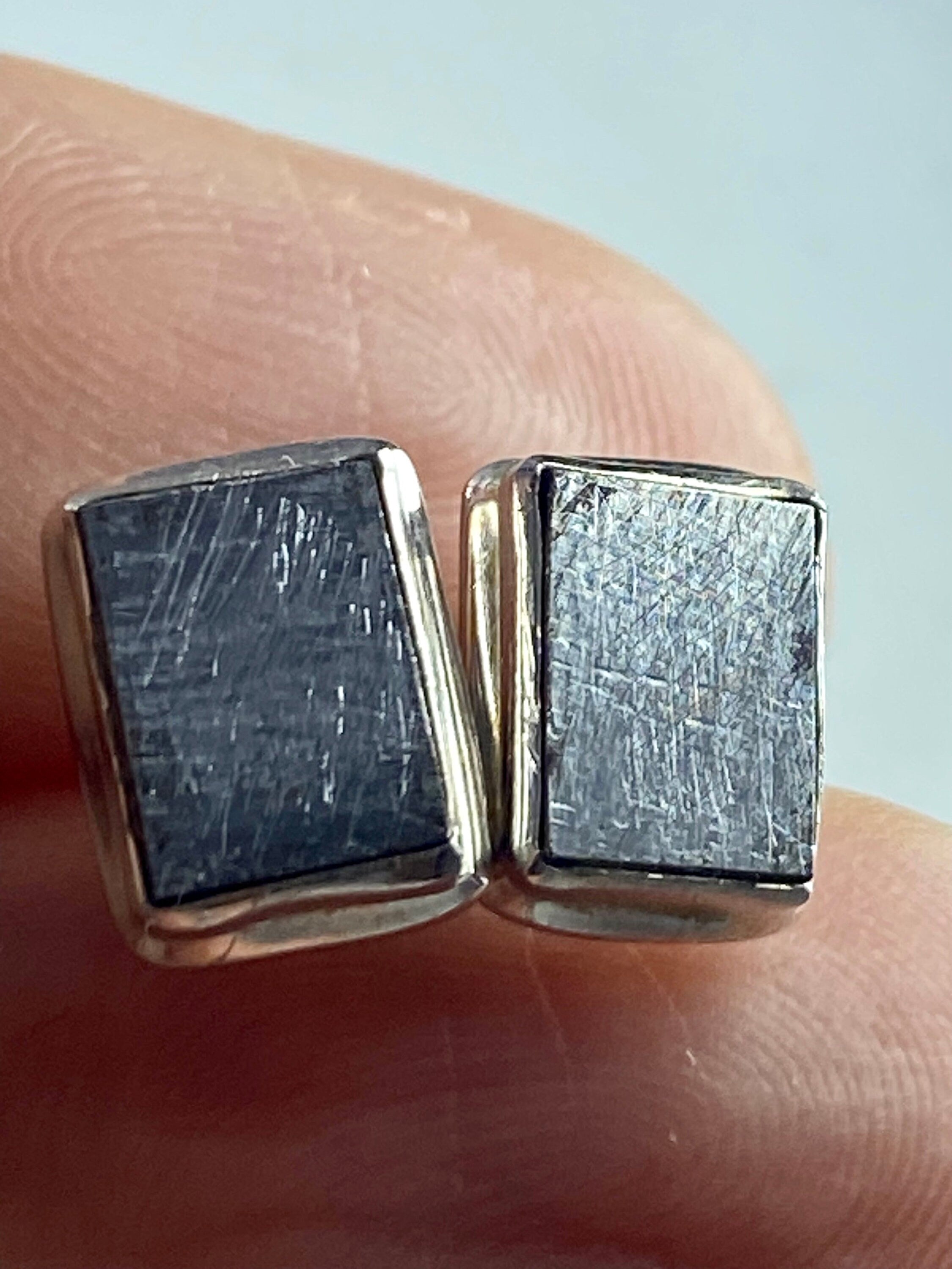 MUONIONALUSTA meteorite sweden sterling sliver studs (UV83)