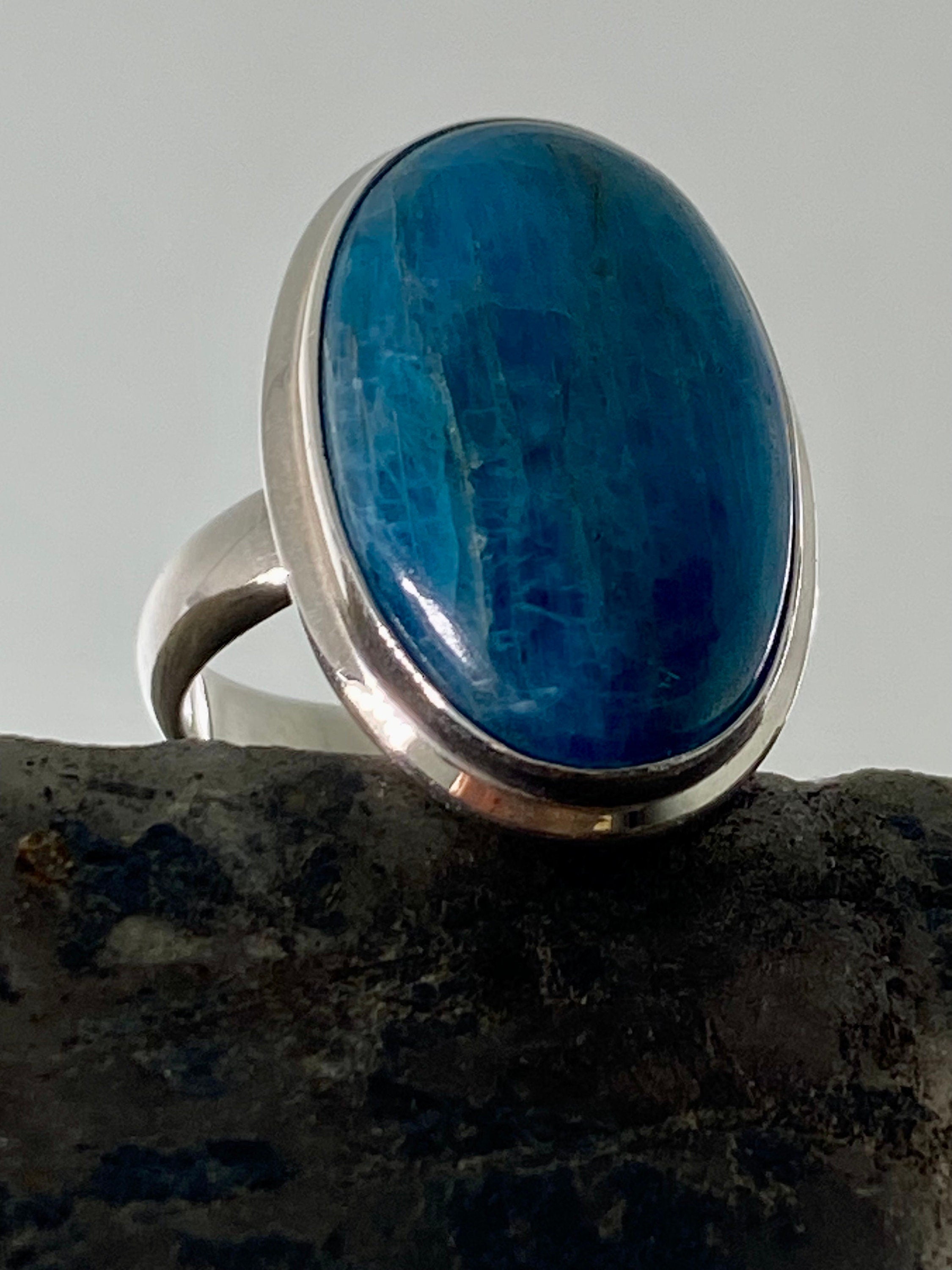 Malgache Neon Blue Apatite Ring(UV437)