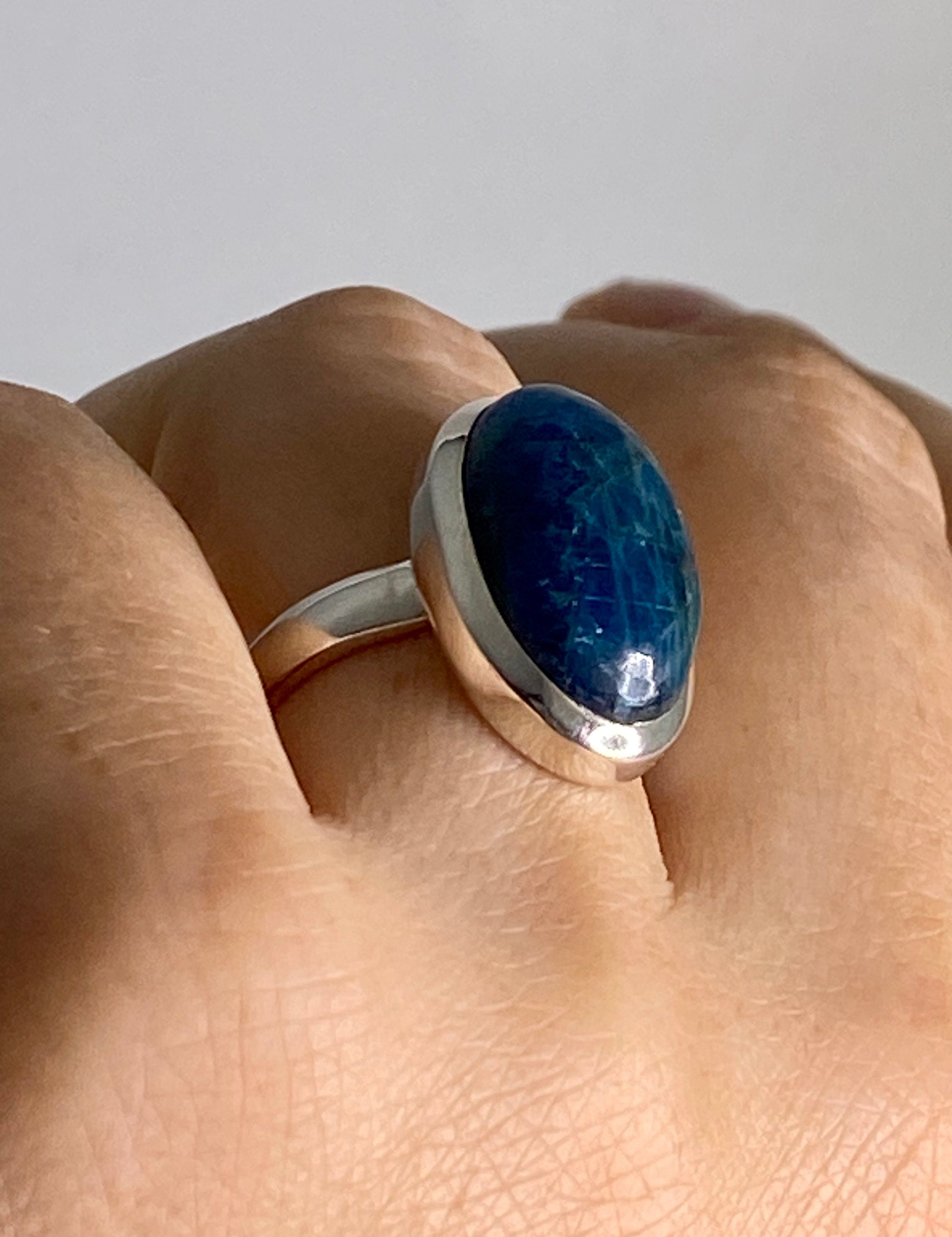 Malgache Neon Blue Apatite Ring(UV314)