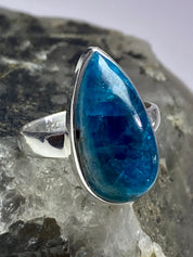 Malgache Neon Blue Apatite Ring(UV490)