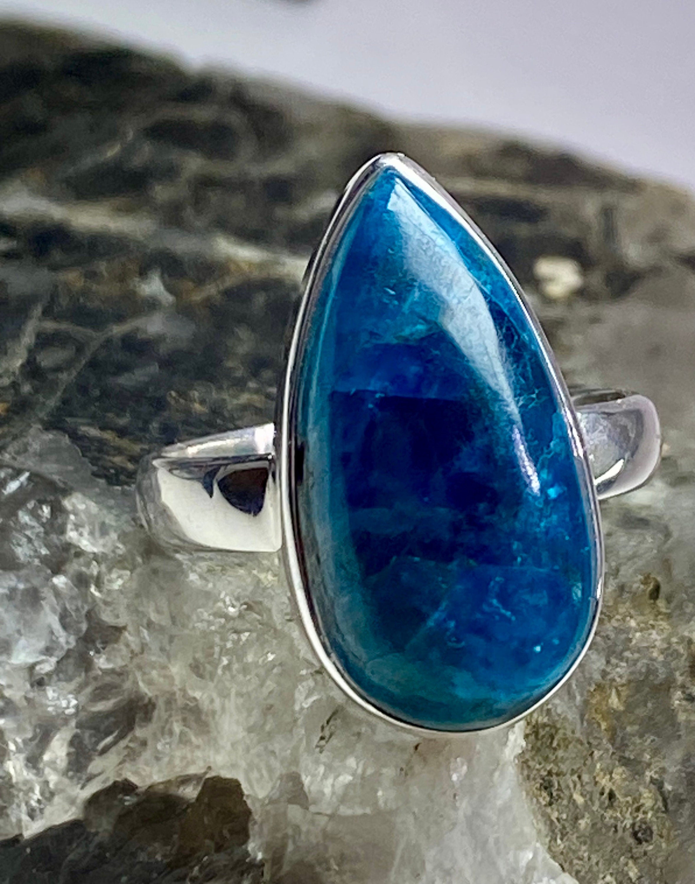Malgache Neon Blue Apatite Ring(UV490)