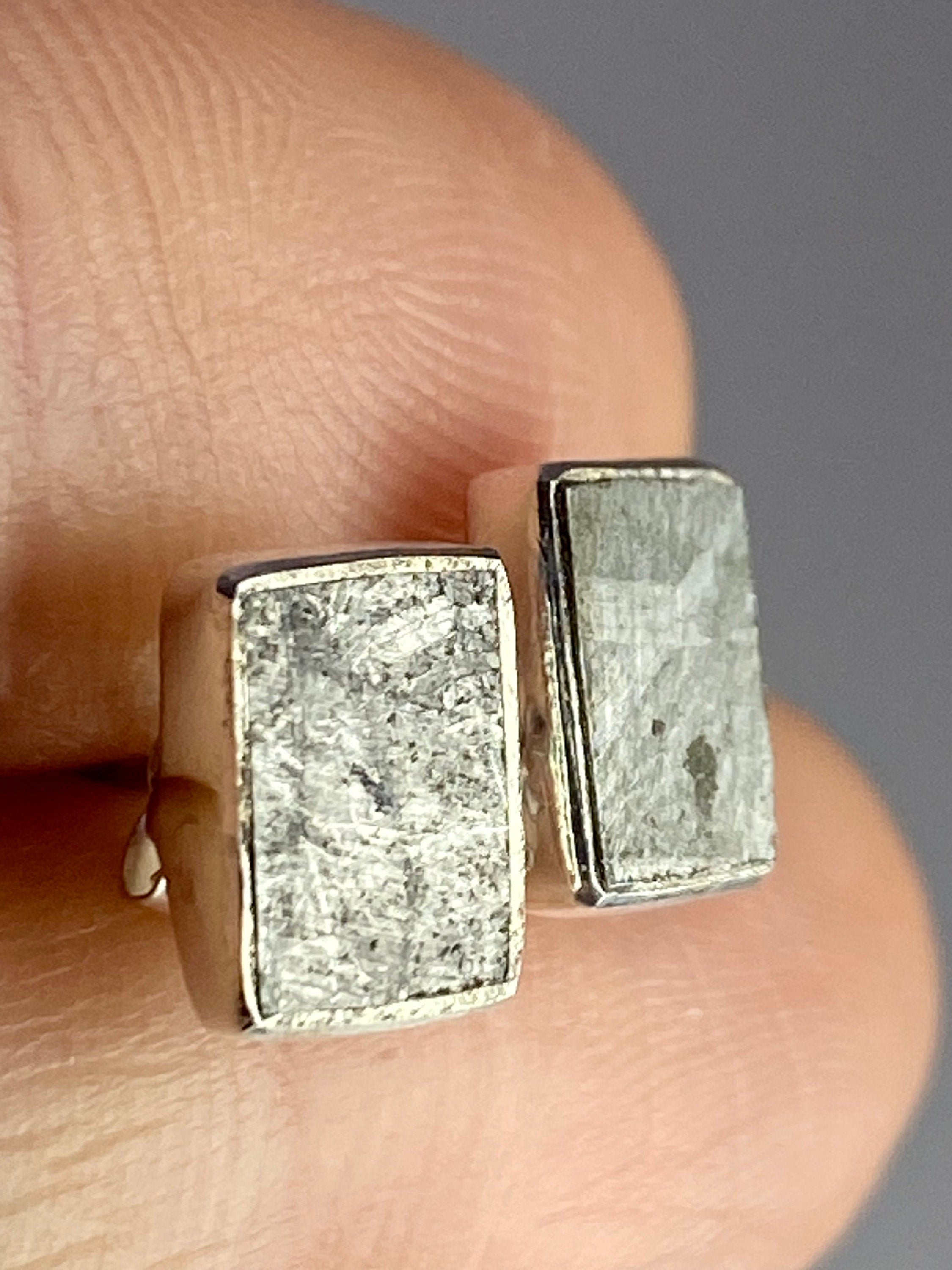 MUONIONALUSTA meteorite sweden sterling sliver studs (UV115)