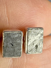 MUONIONALUSTA meteorite sweden sterling sliver studs (UV115)