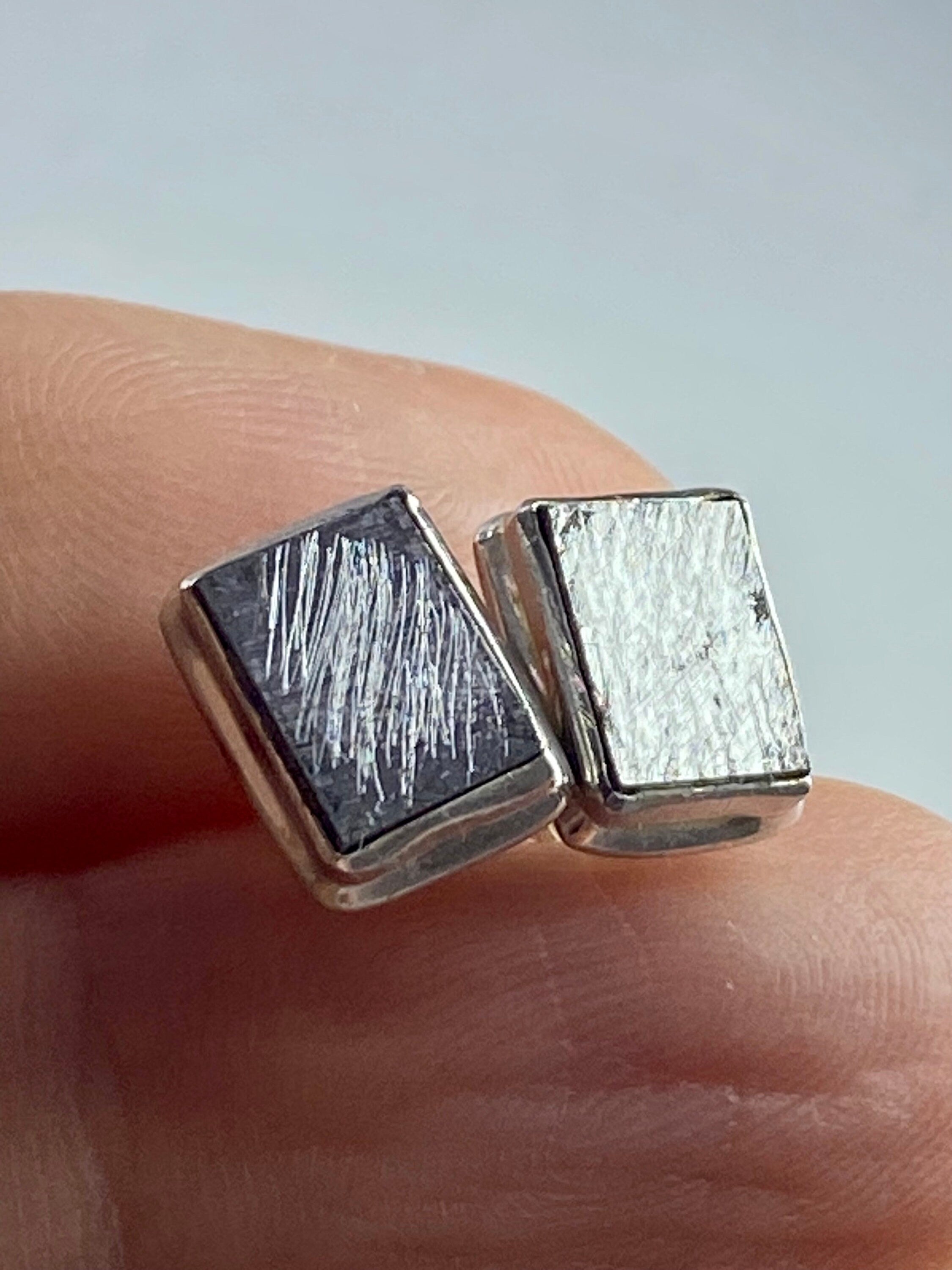 MUONIONALUSTA meteorite sweden sterling sliver studs (UV83)