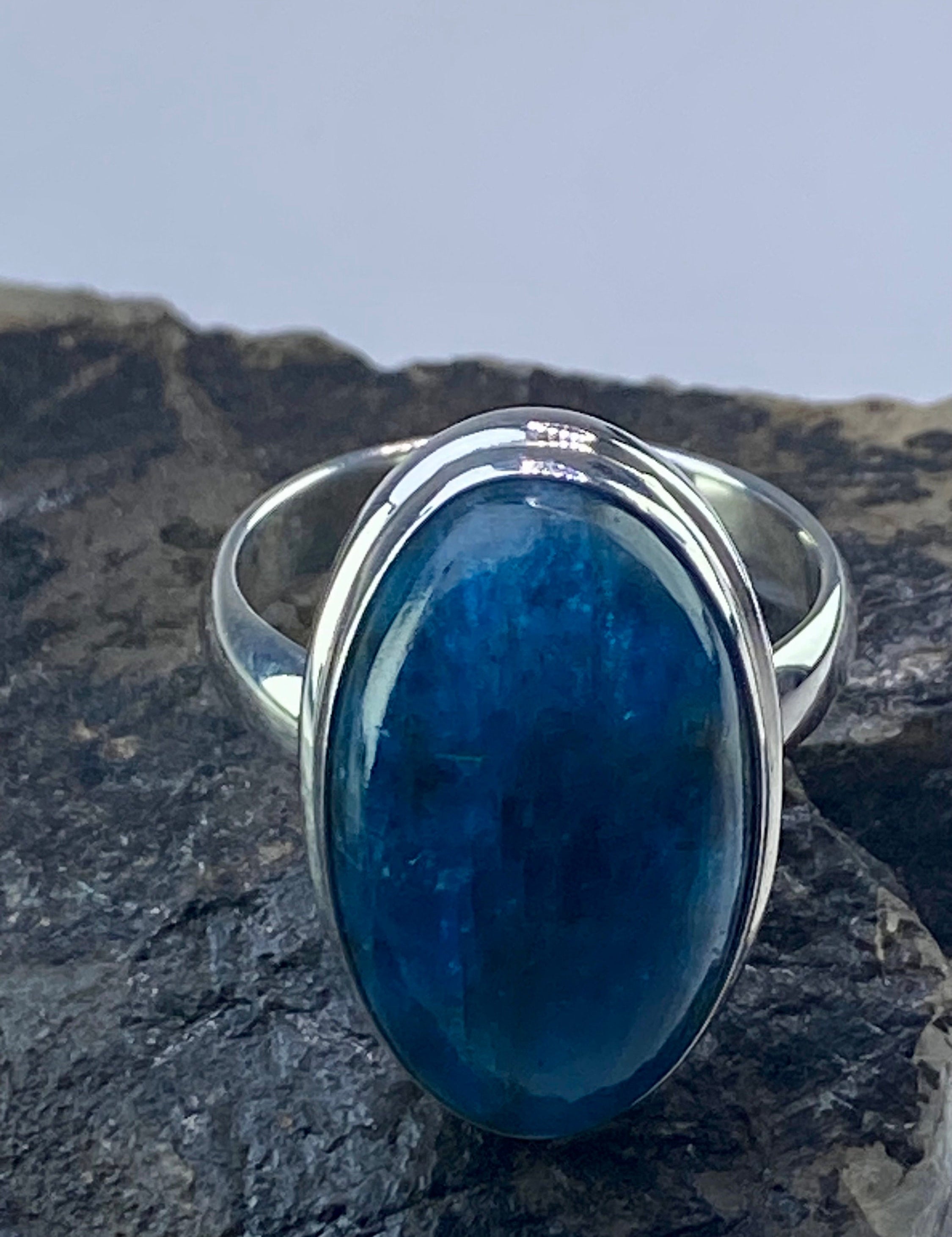 Malgache Neon Blue Apatite Ring(UV439)