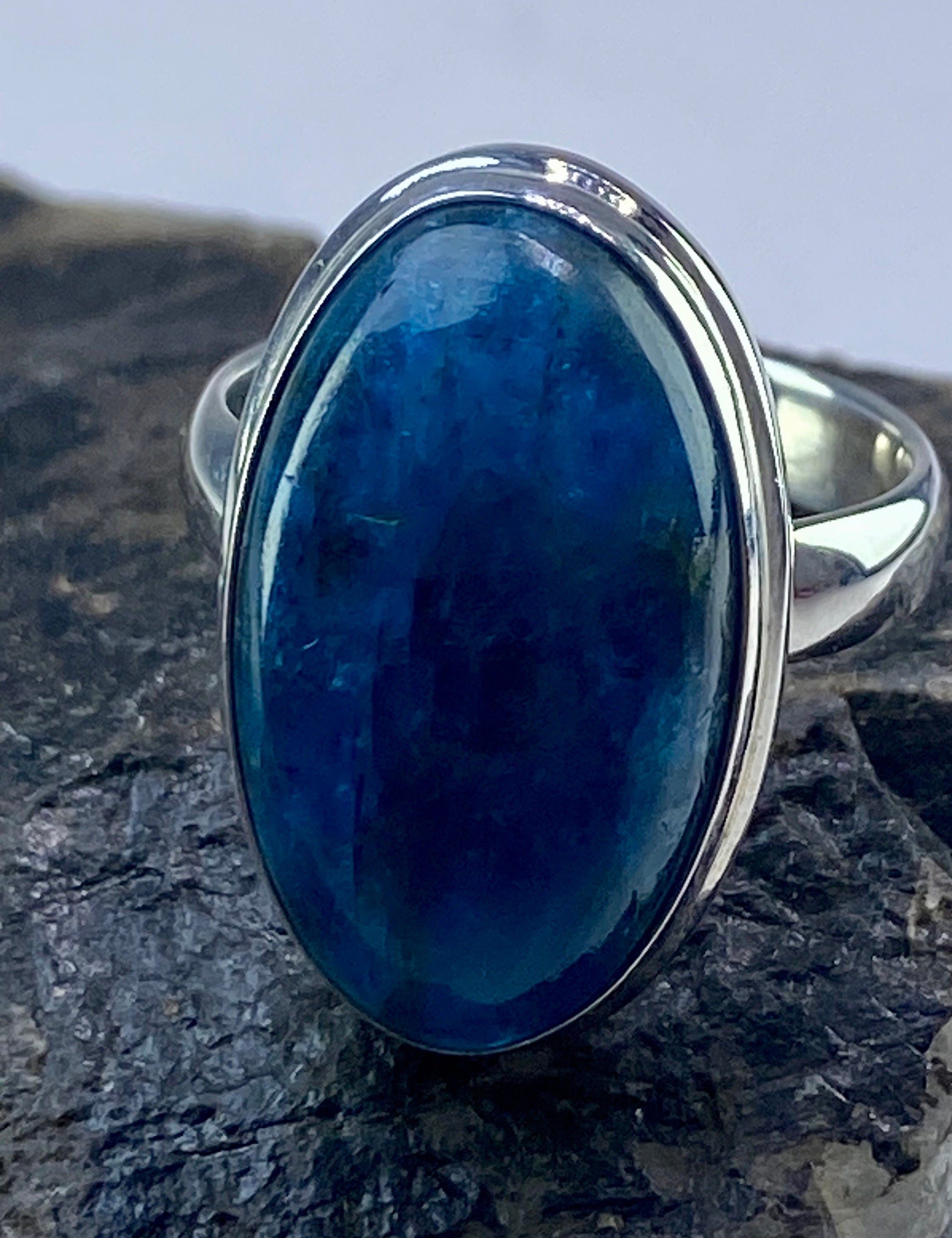 Malgache Neon Blue Apatite Ring(UV439)