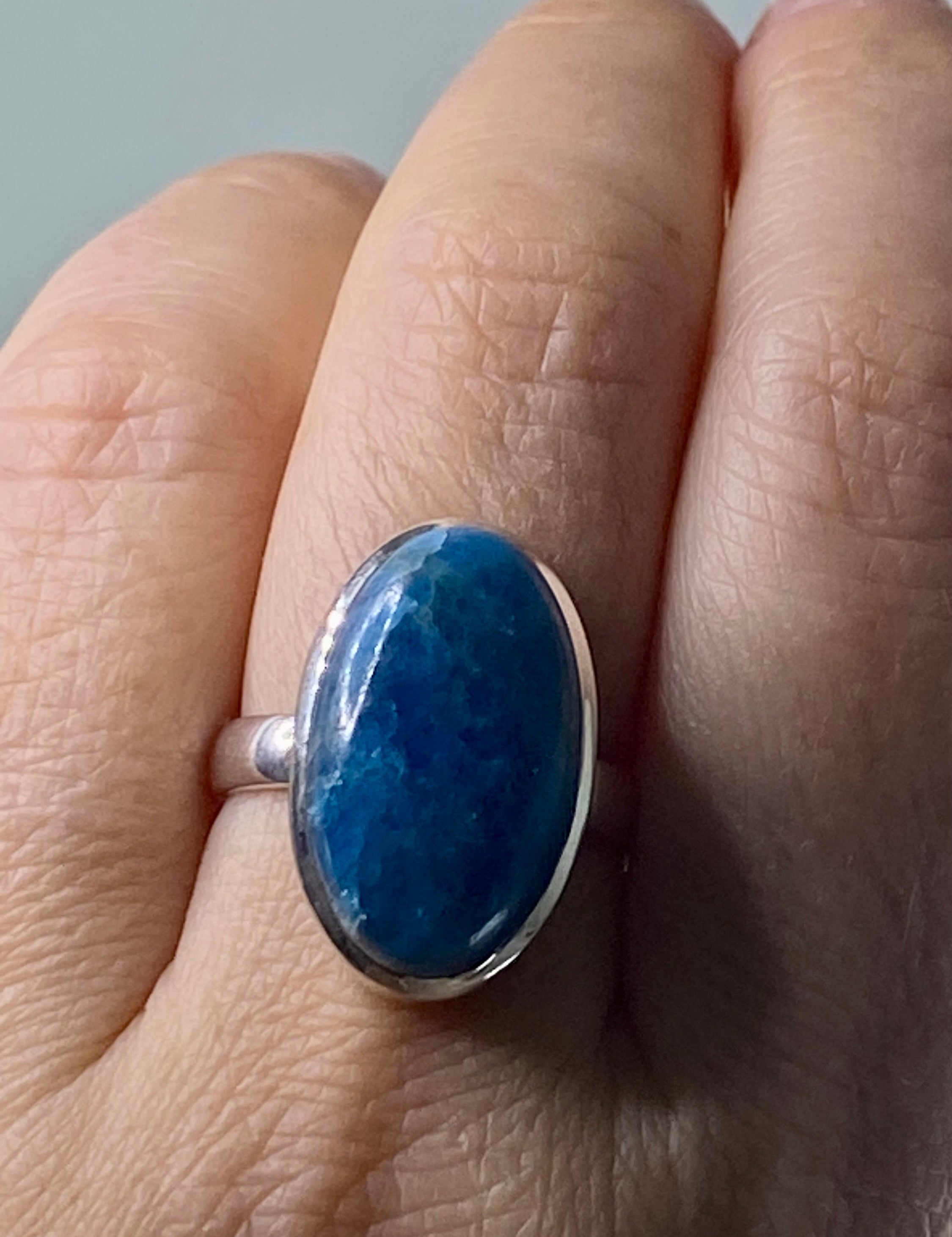 Malgache Neon Blue Apatite Ring(UV429))