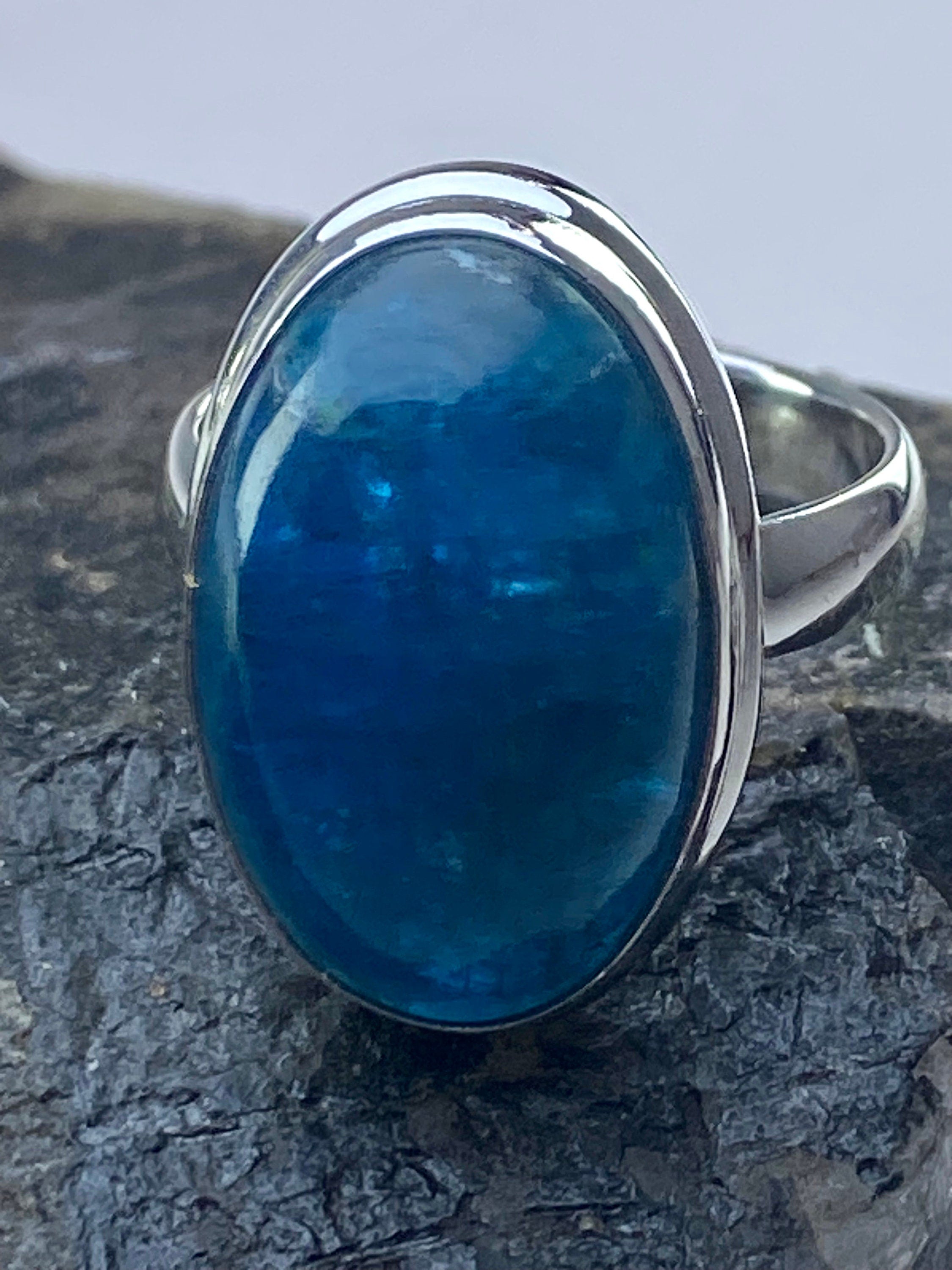 Malgache Neon Blue Apatite Ring(UV487)