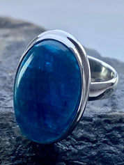 Malgache Neon Blue Apatite Ring(UV487)