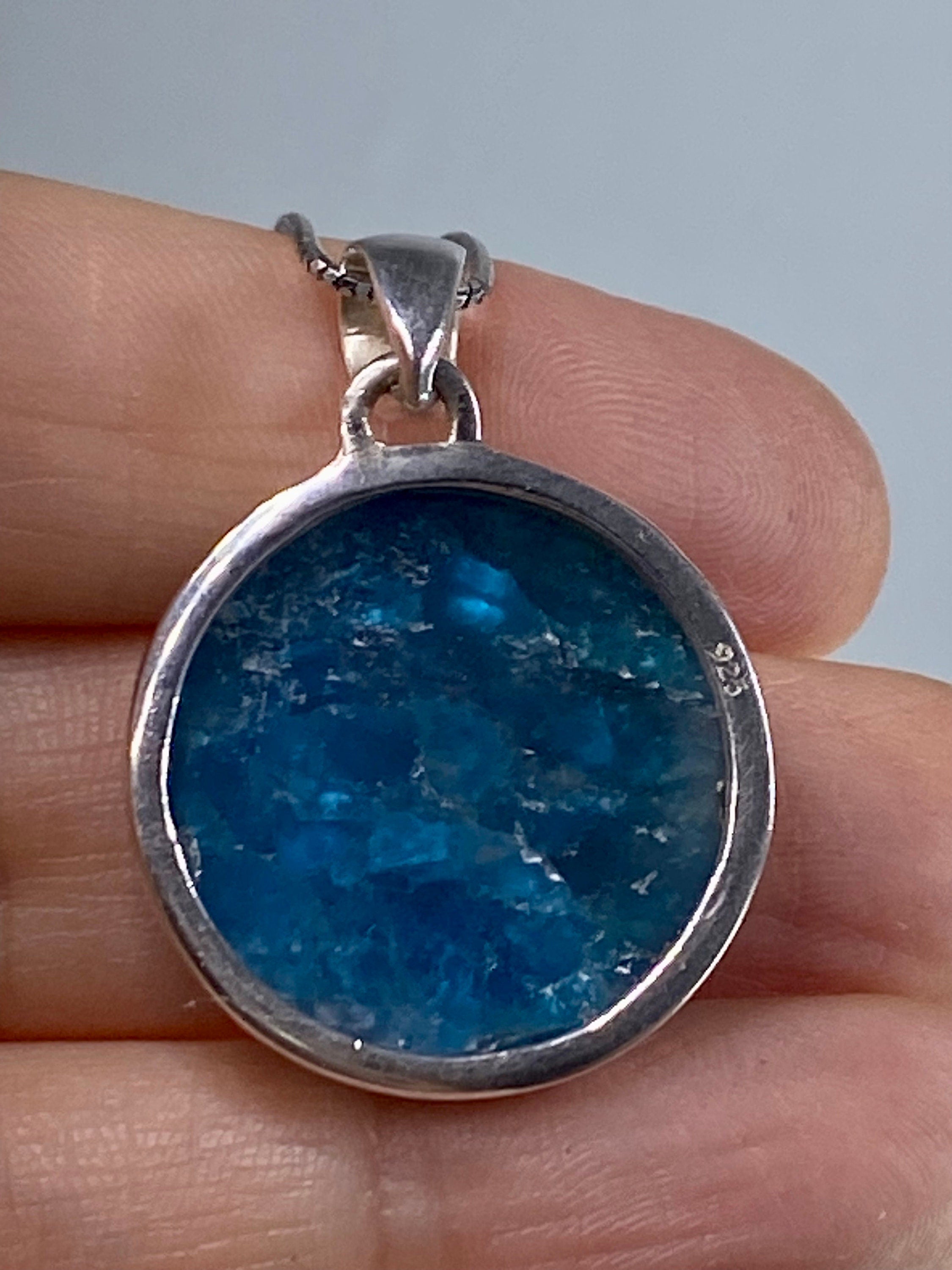 Malgache Neon Blue Apatite Pendant and Silver Pendant(UV504)