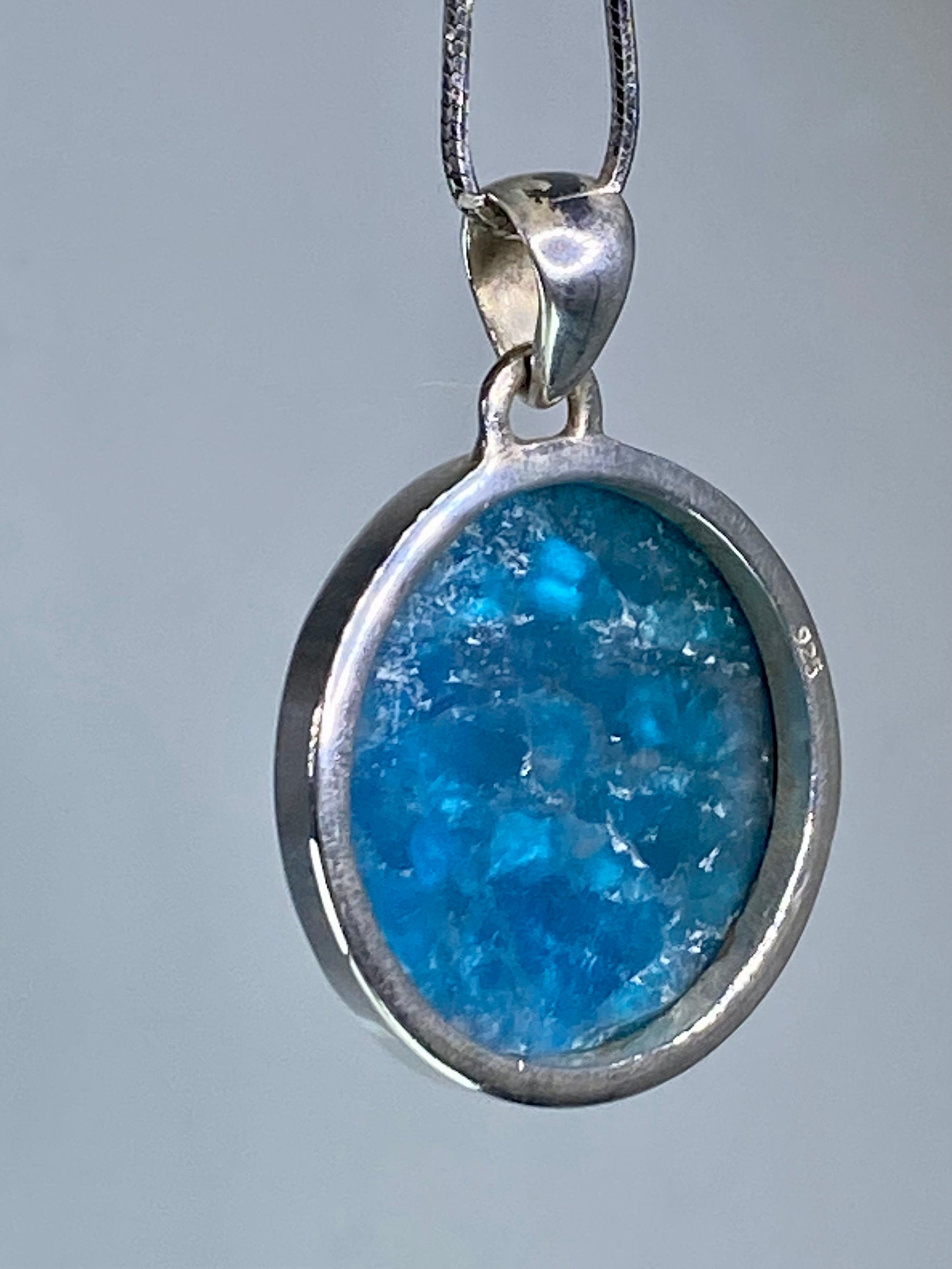 Malgache Neon Blue Apatite Pendant and Silver Pendant(UV504)