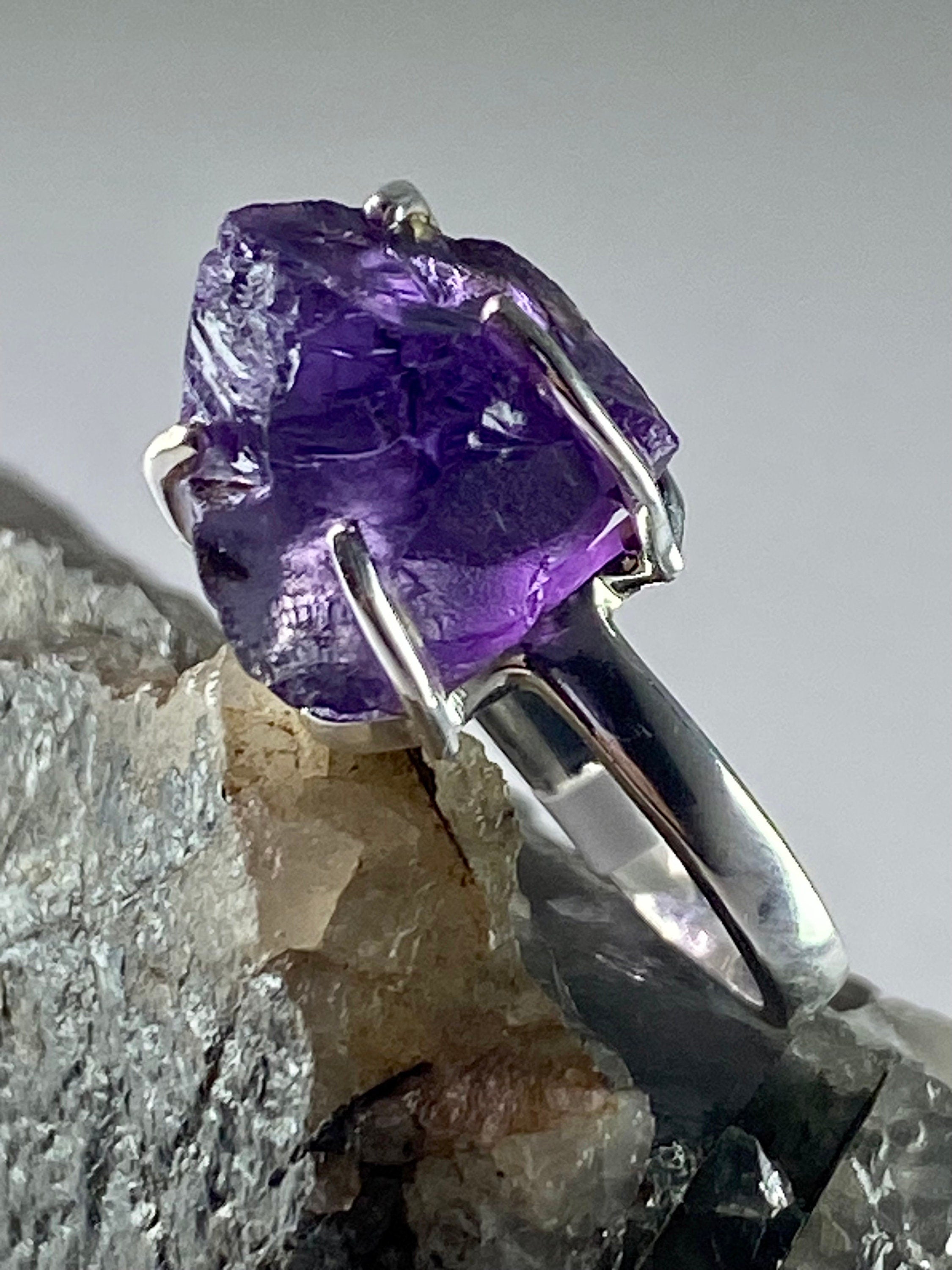 Rough Purple Amethyst and Sterling Silver Ring (UV1008)