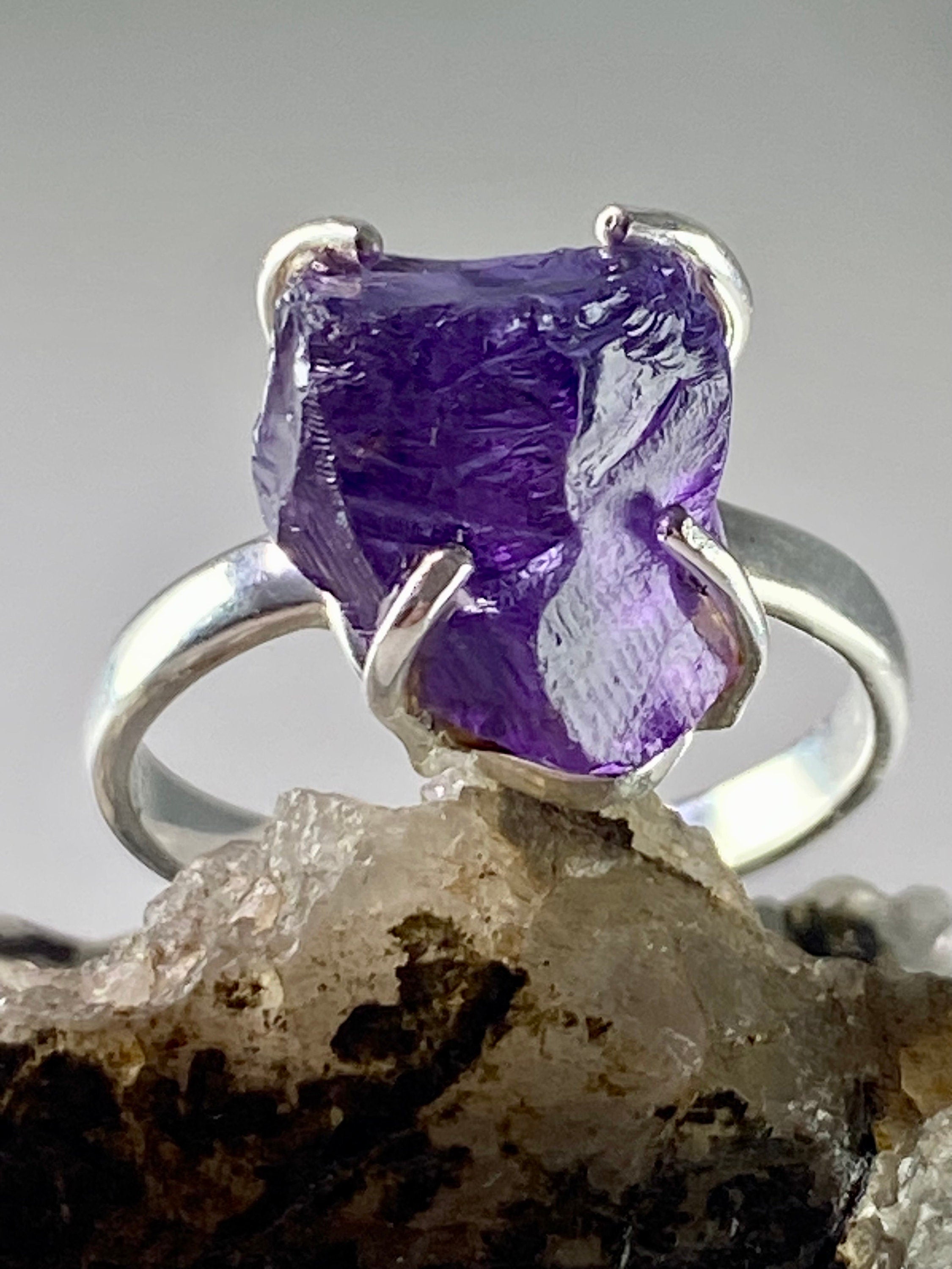 Rough Purple Amethyst and Sterling Silver Ring (UV1008)