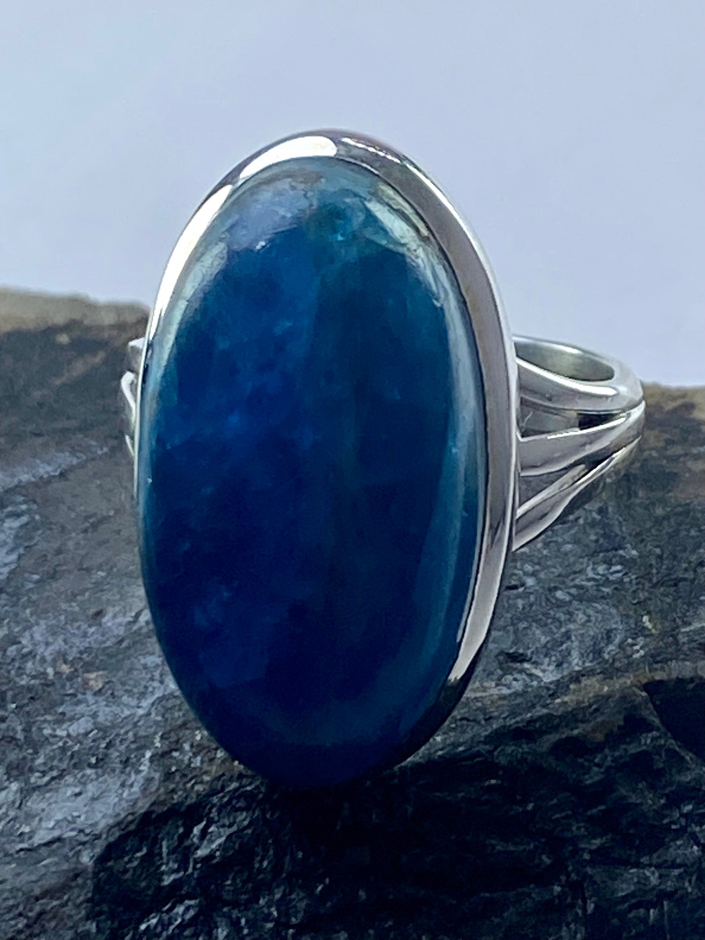 Malgache Neon Blue Apatite Ring(UV502)