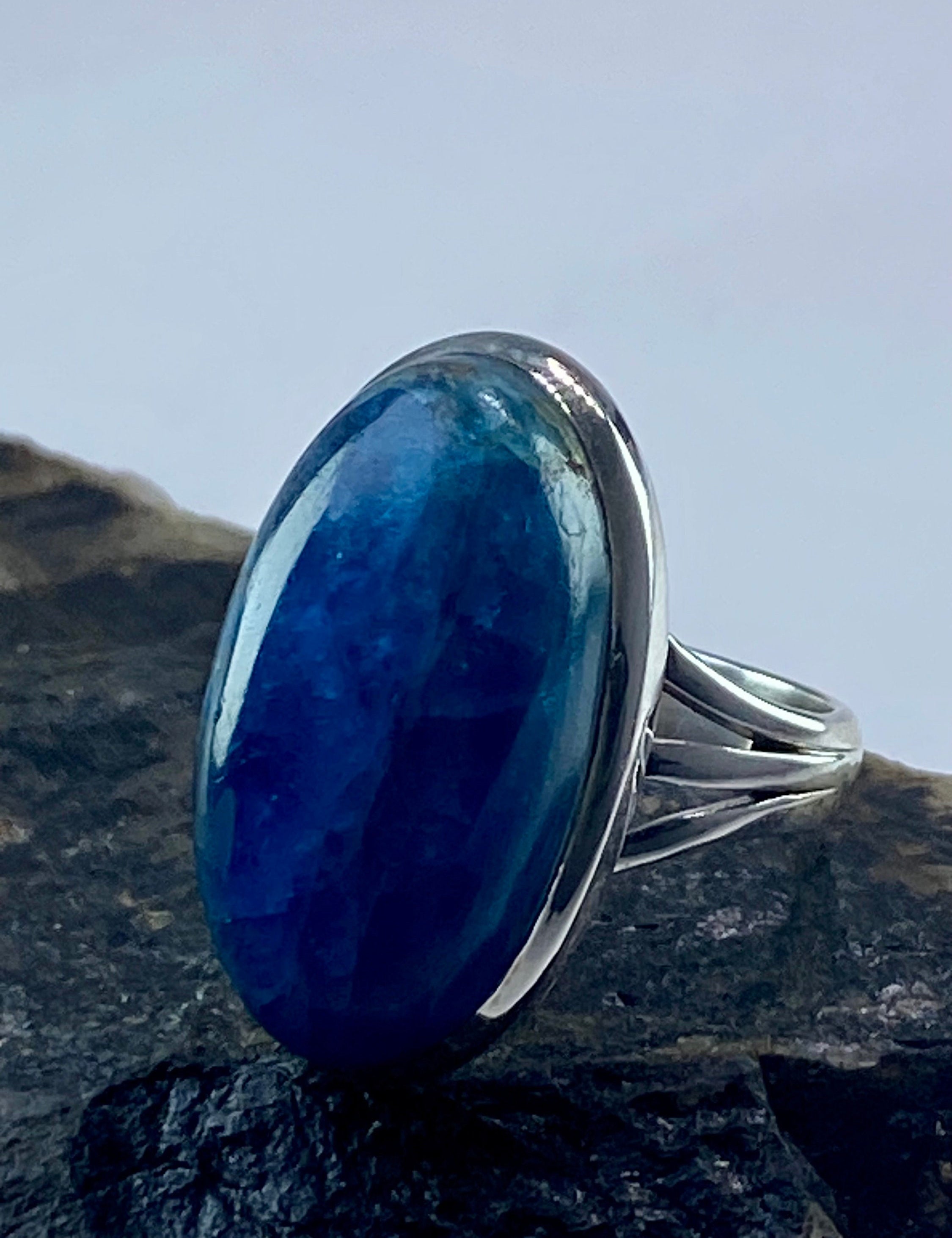 Malgache Neon Blue Apatite Ring(UV502)