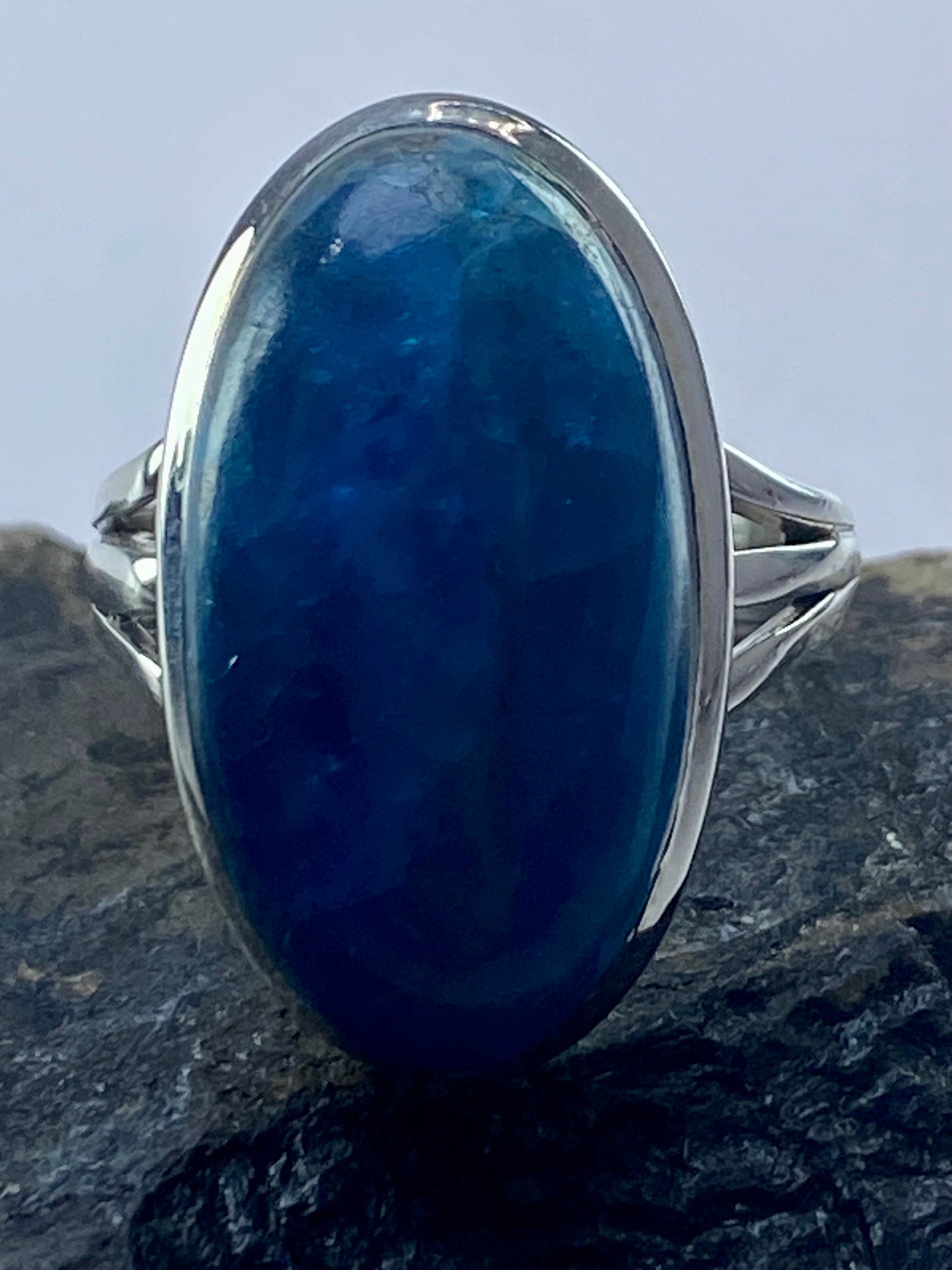 Malgache Neon Blue Apatite Ring(UV502)