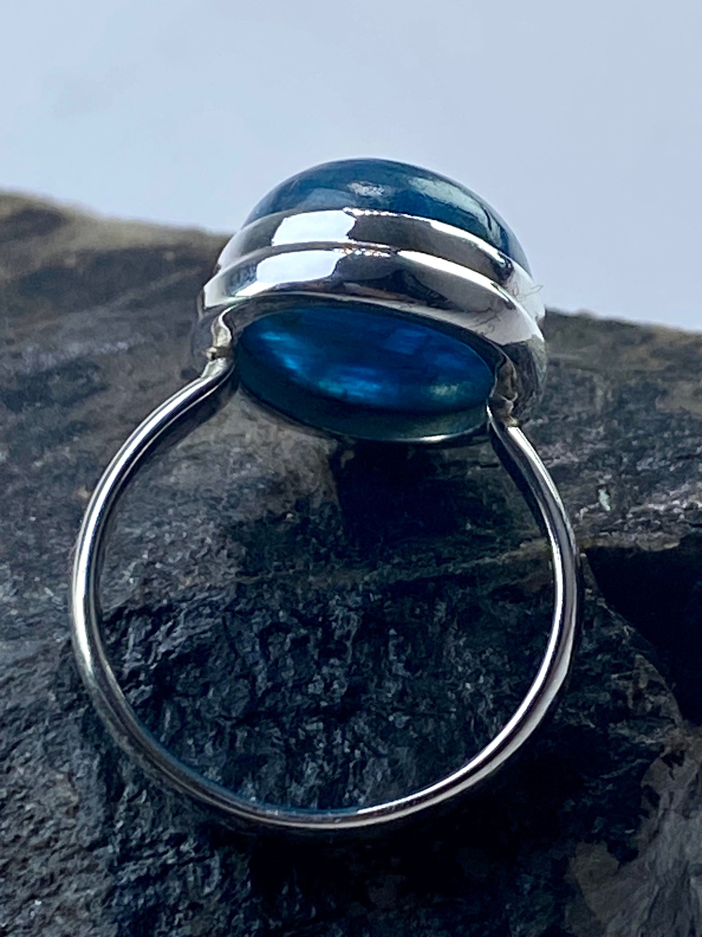 Malgache Neon Blue Apatite Ring(UV487)