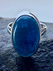 Malgache Neon Blue Apatite Ring(UV487)