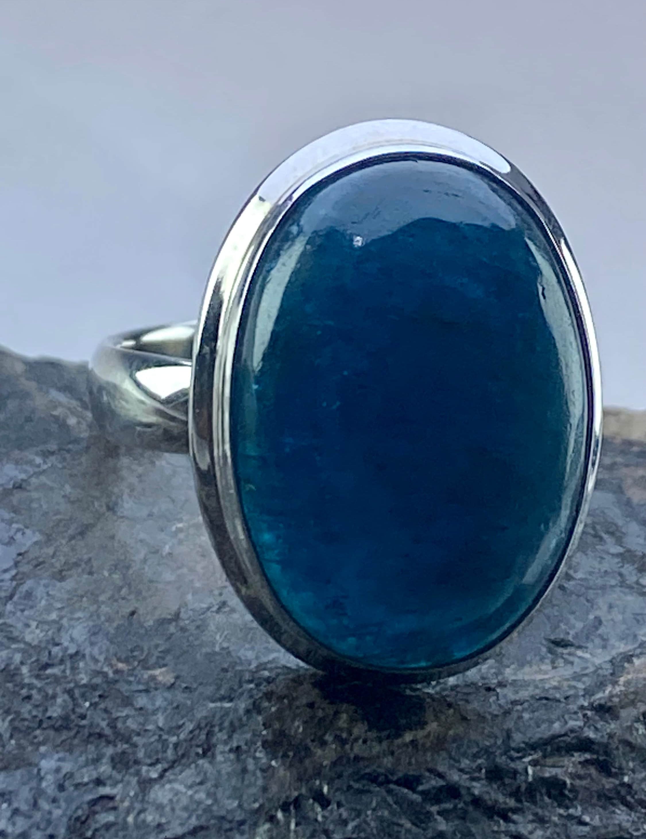 Malgache Neon Blue Apatite Ring(UV441)