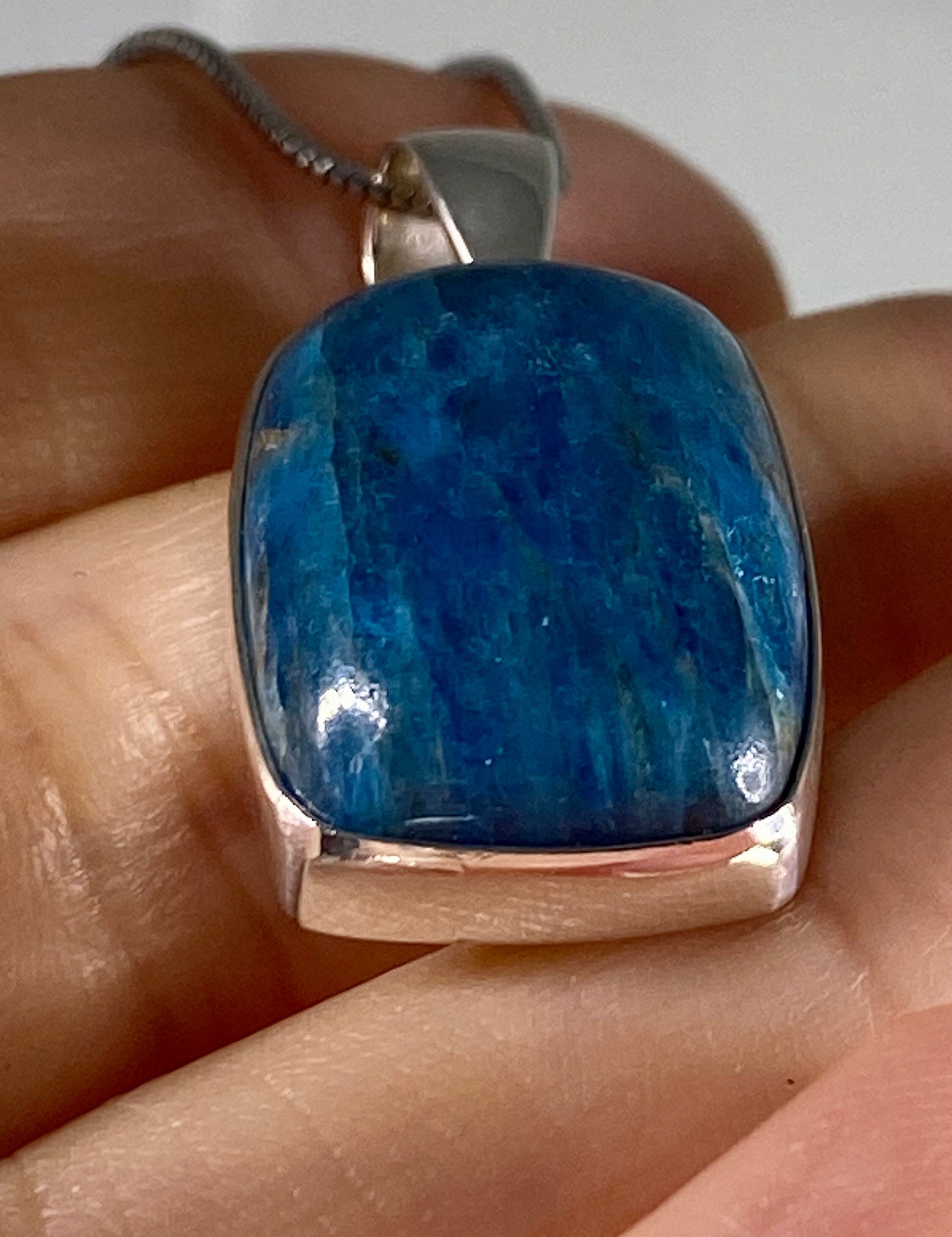 Malgache Neon Blue Apatite Pendant and Silver Pendant(UV410)