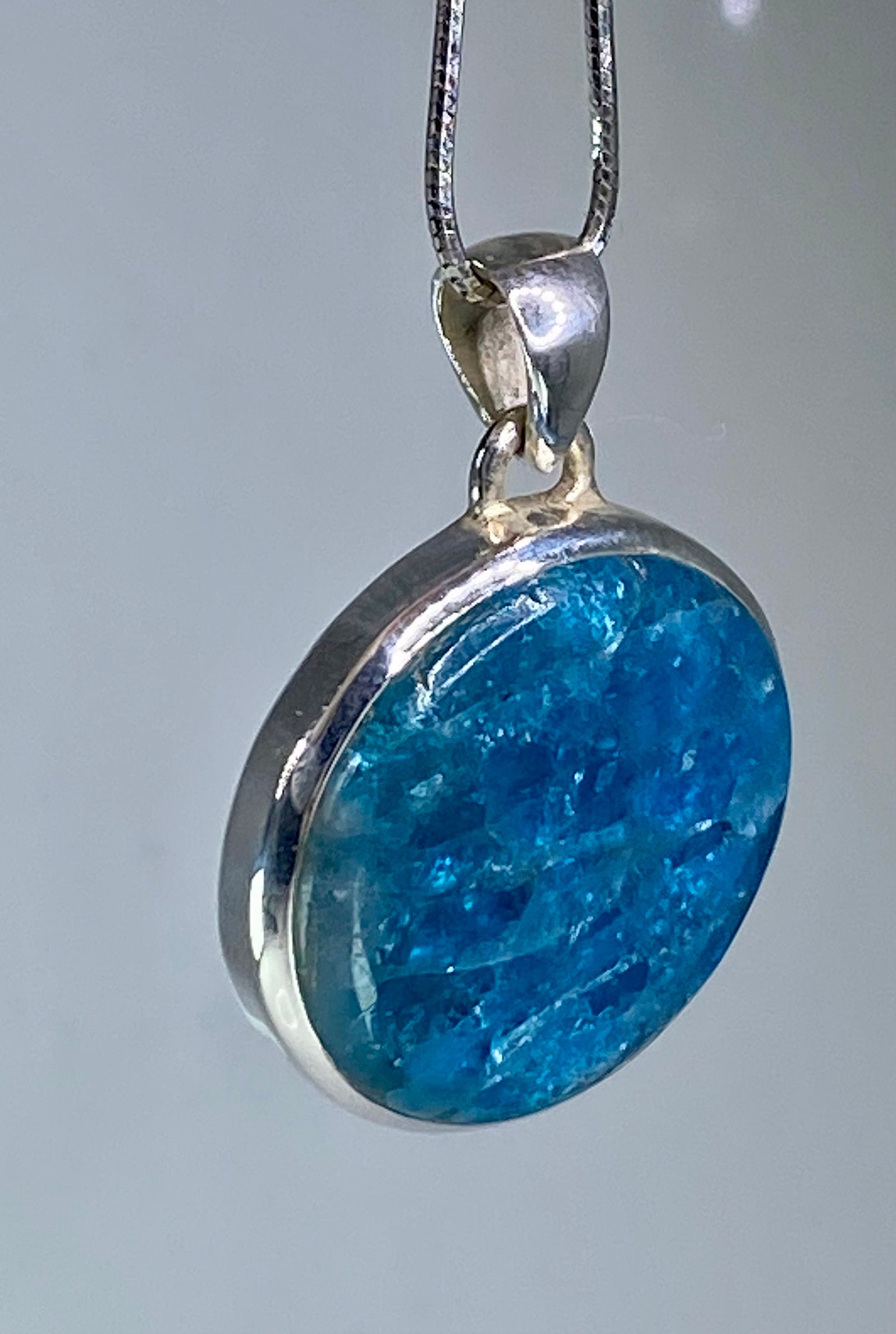 Malgache Neon Blue Apatite Pendant and Silver Pendant(UV504)