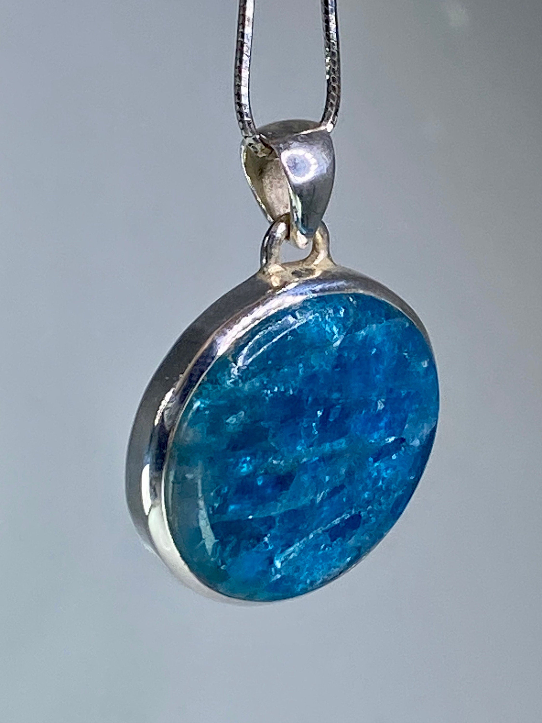 Malgache Neon Blue Apatite Pendant and Silver Pendant(UV504)