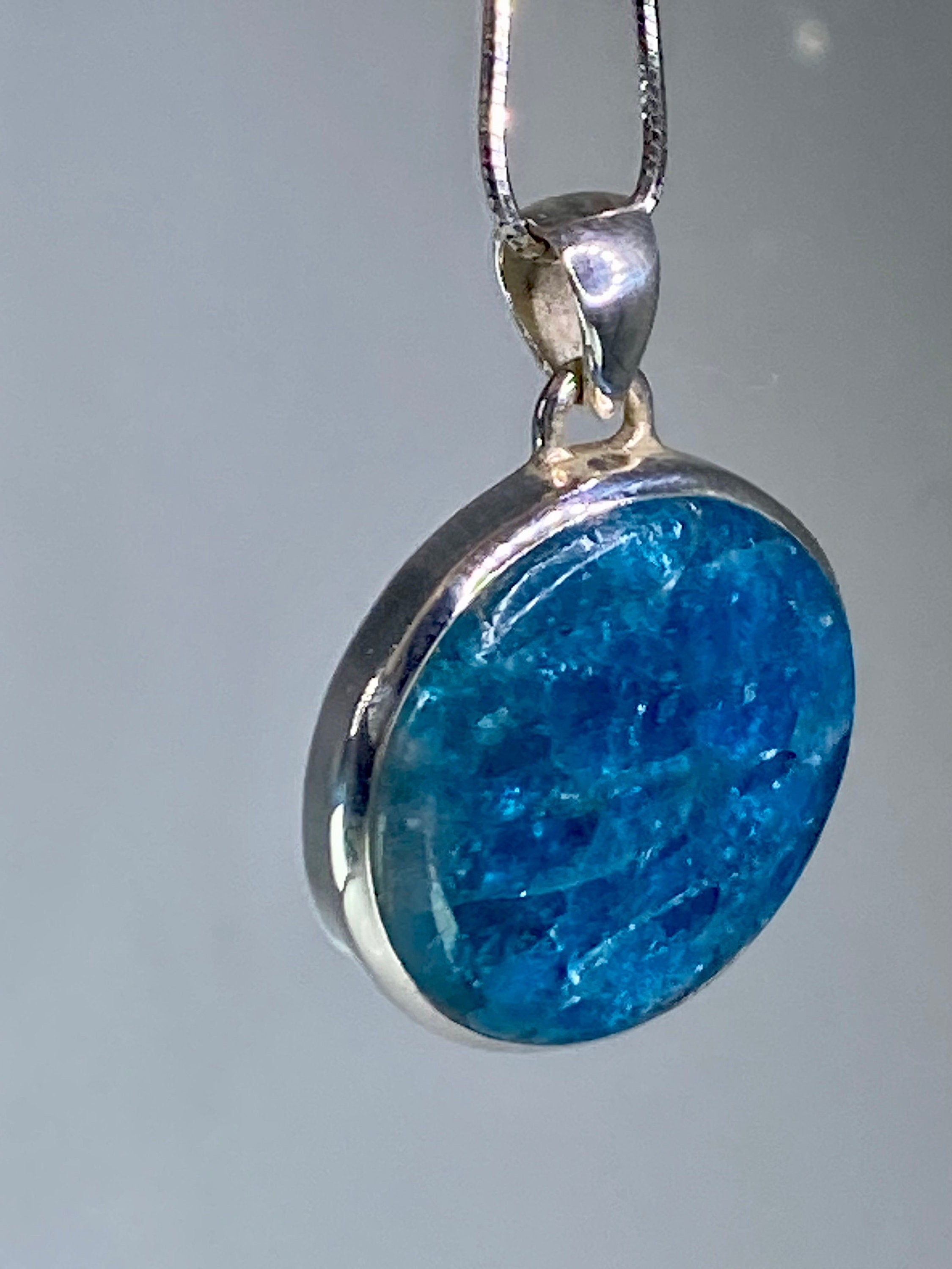 Malgache Neon Blue Apatite Pendant and Silver Pendant(UV504)