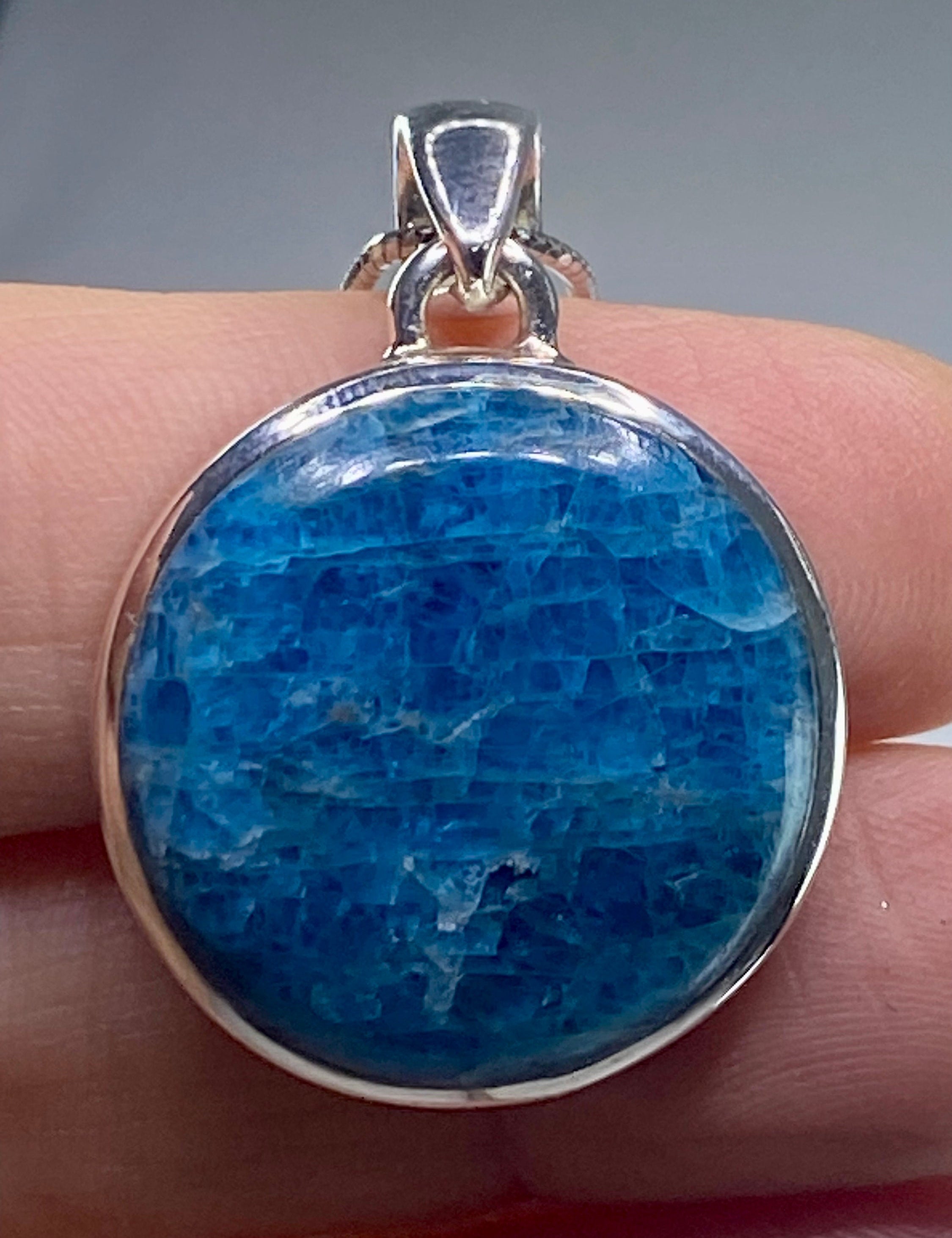 Malgache Neon Blue Apatite Pendant and Silver Pendant(UV535)