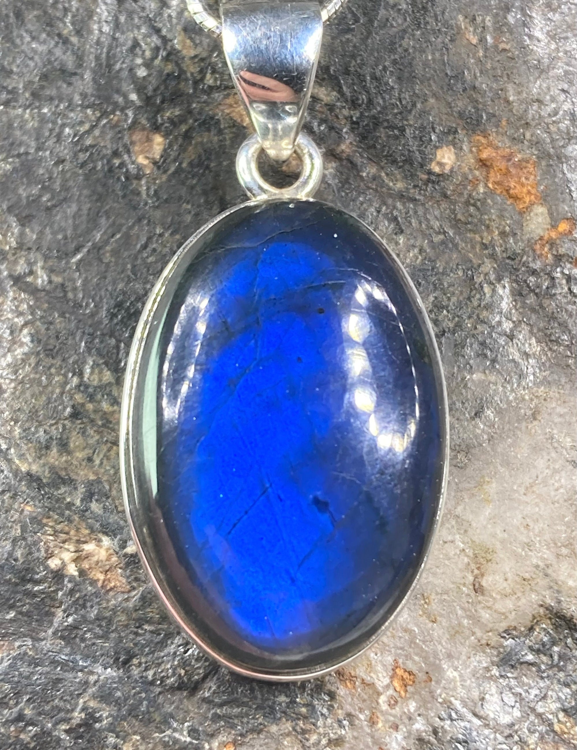 Grade A - Blue Labradorite and Silver Pendant (MA03)