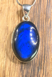 Grade A - Blue Labradorite and Silver Pendant (MA03)